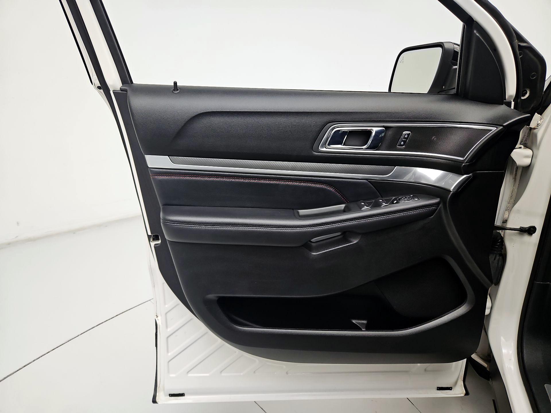 Thumbnail: 2017 Ford Explorer - 12
