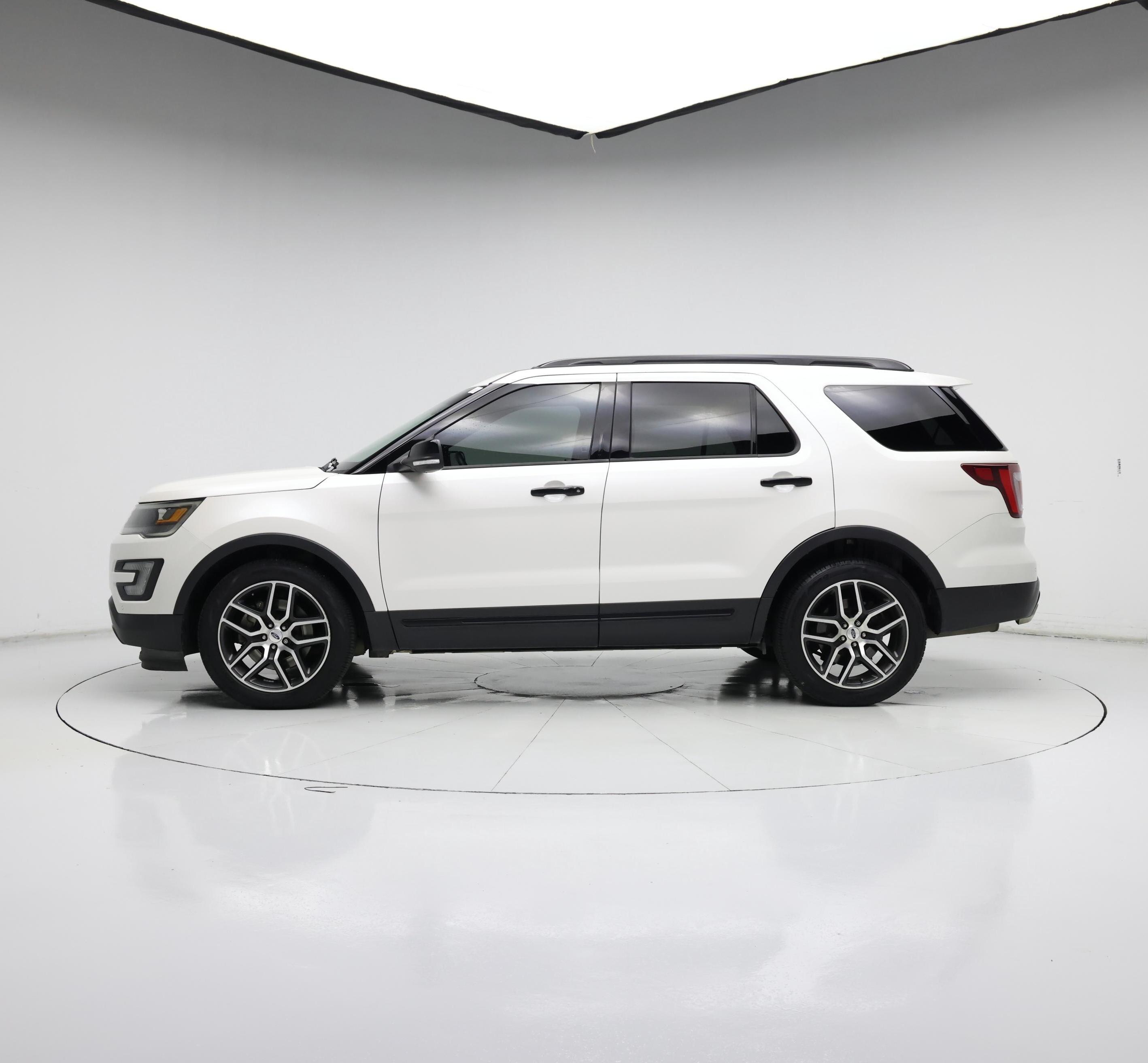Thumbnail: 2017 Ford Explorer - 3