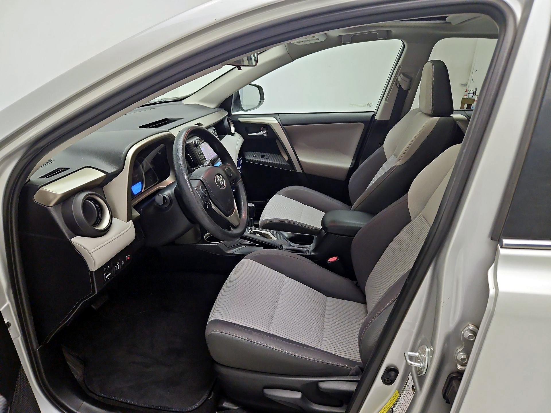 Thumbnail: 2015 Toyota RAV4 - 11