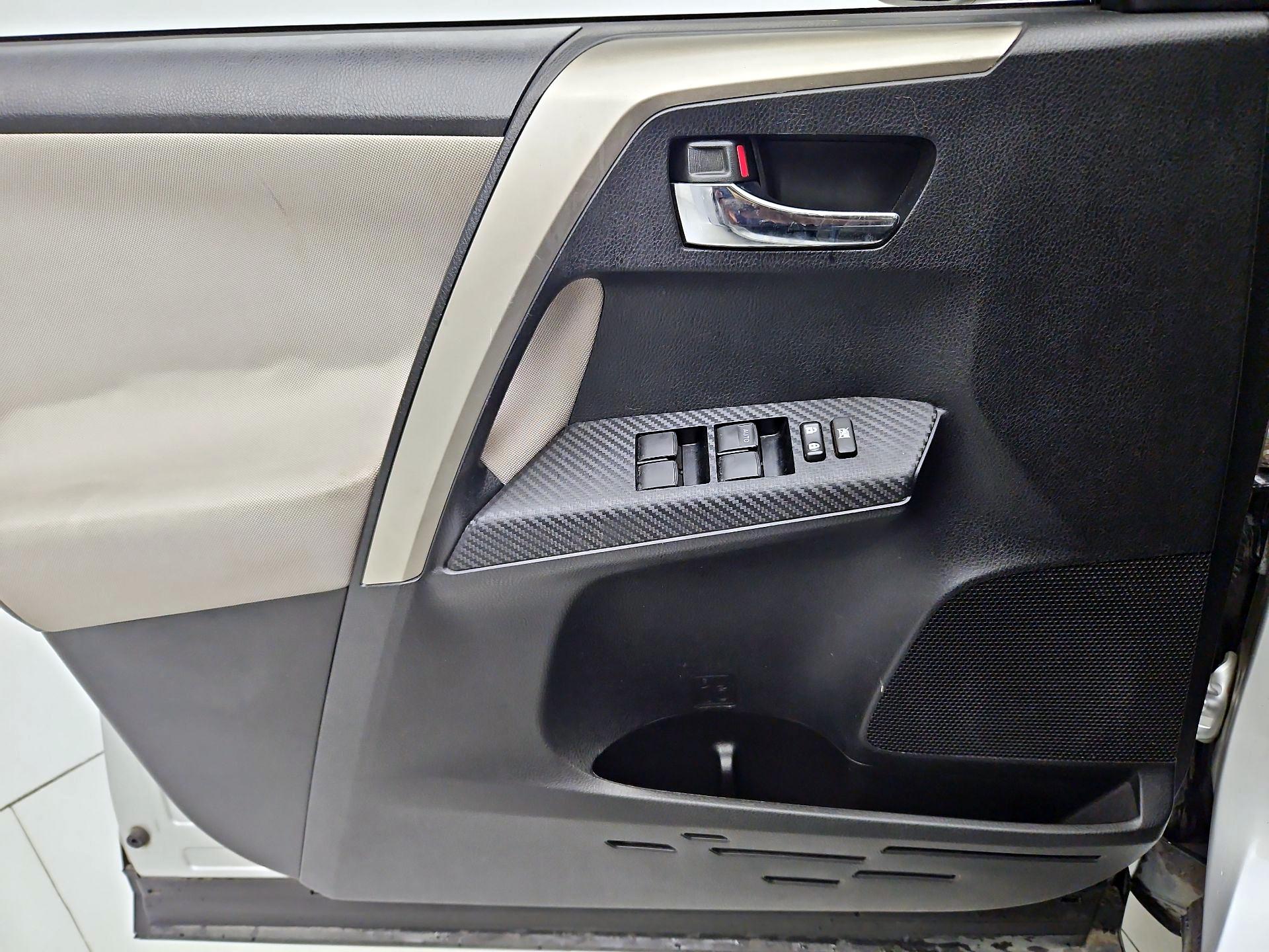 Thumbnail: 2015 Toyota RAV4 - 12
