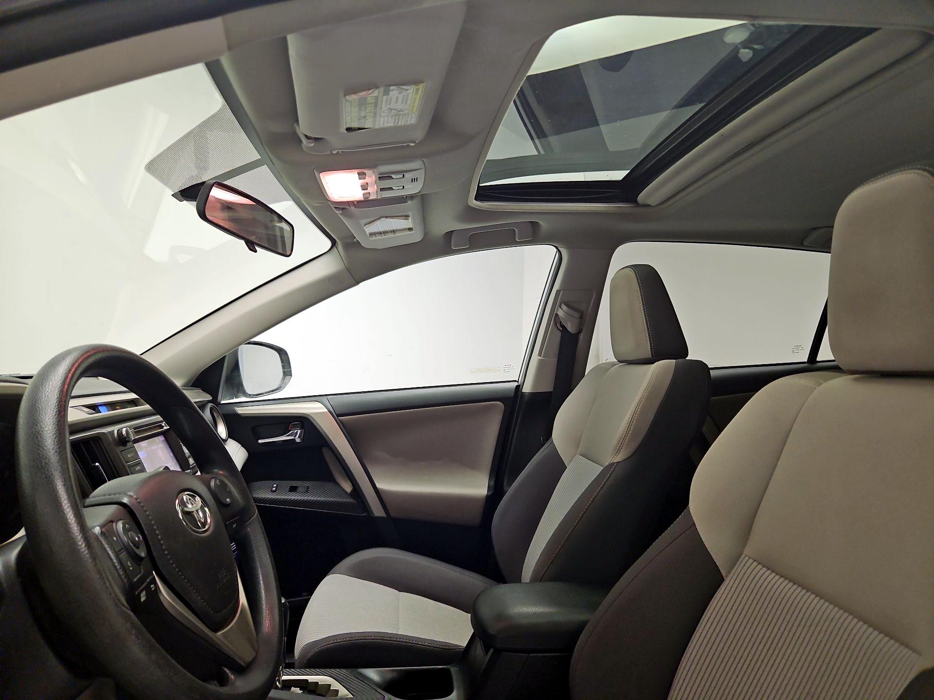 Thumbnail: 2015 Toyota RAV4 - 20