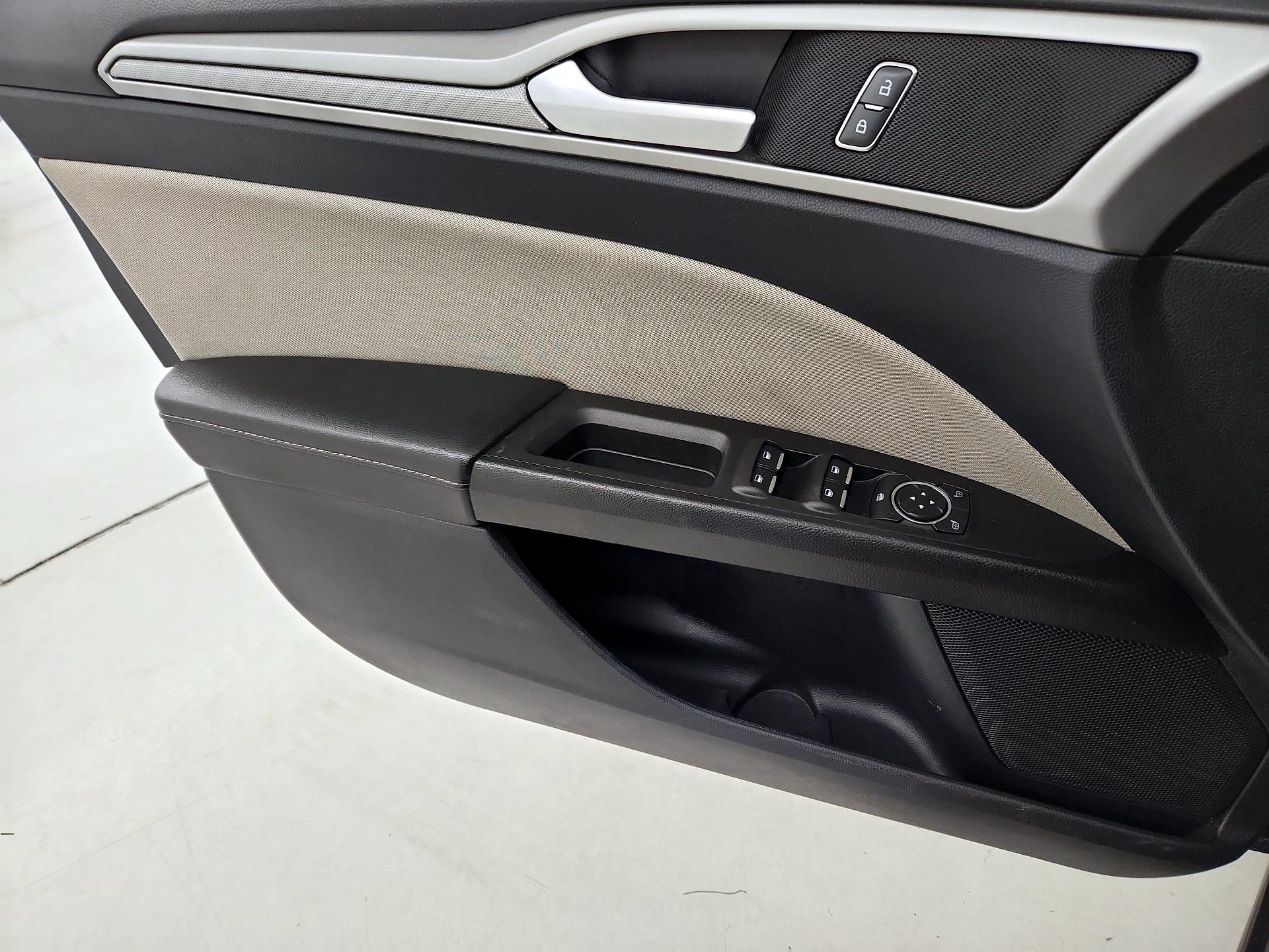 Thumbnail: 2020 Ford Fusion - 12