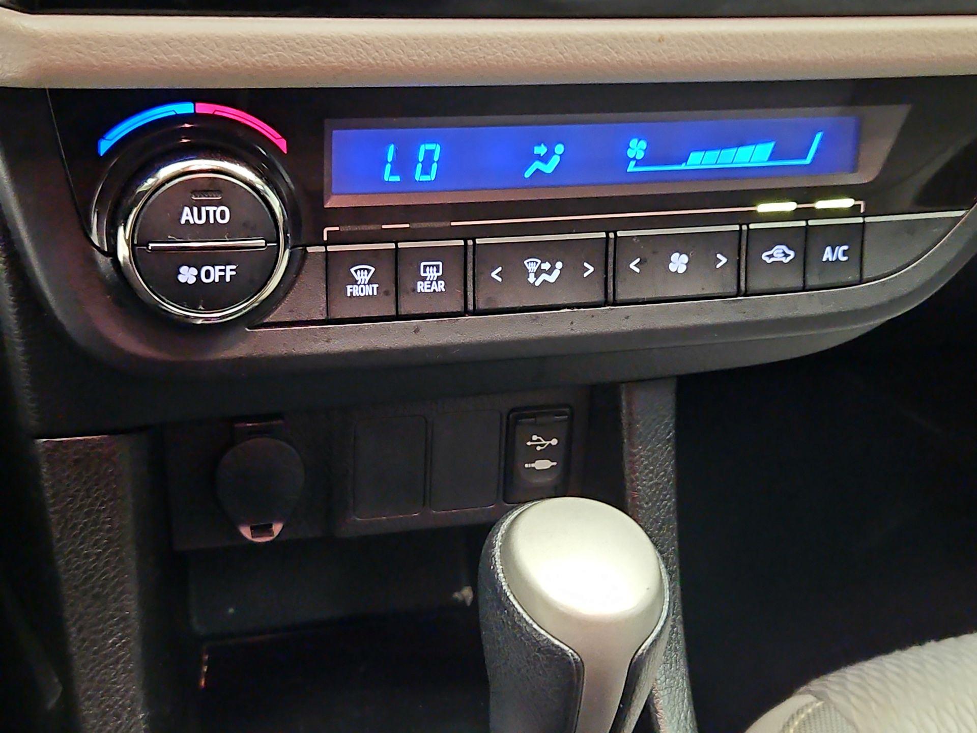Thumbnail: 2016 Toyota Corolla - 16