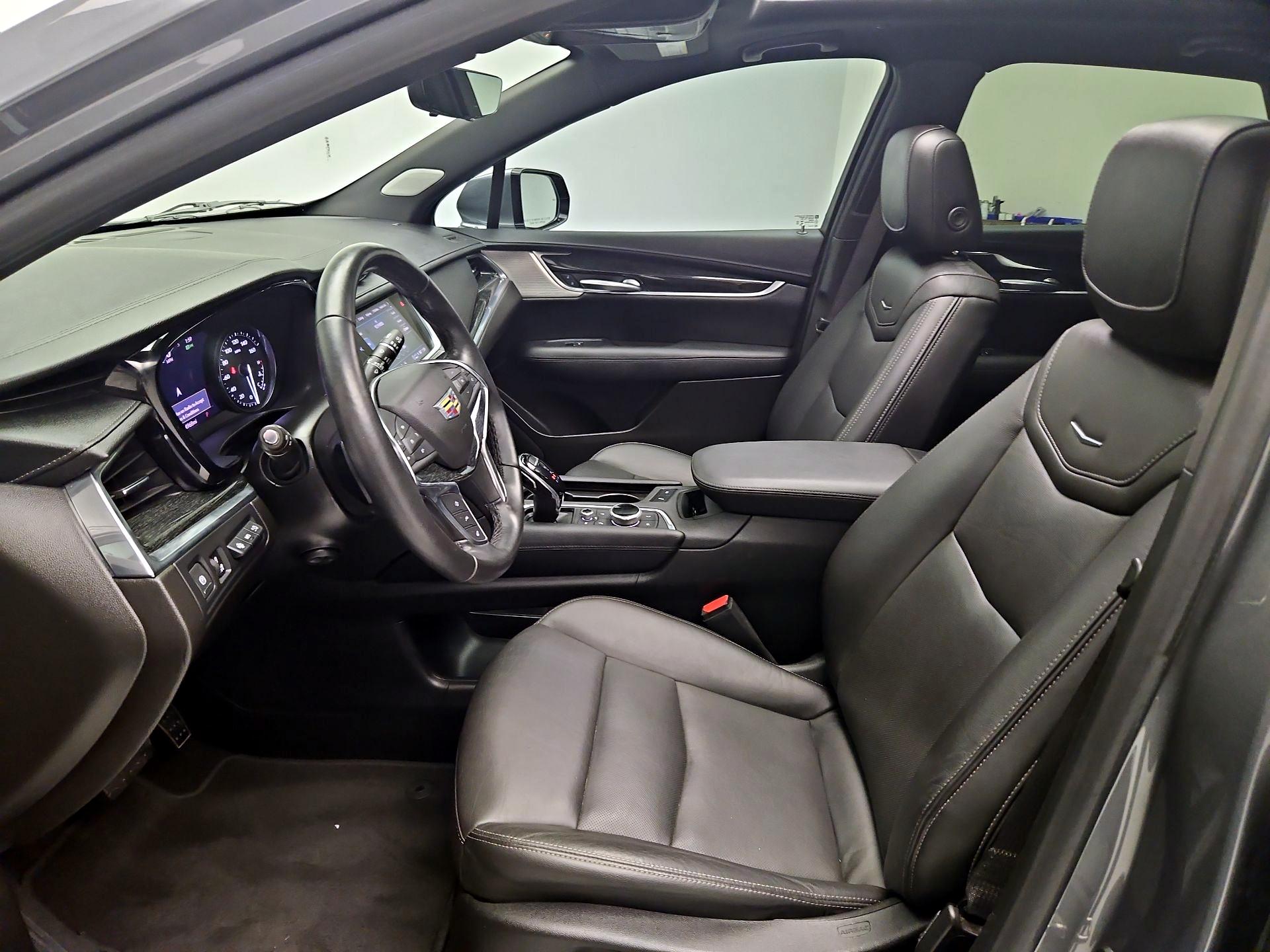 Thumbnail: 2021 Cadillac XT5 - 11