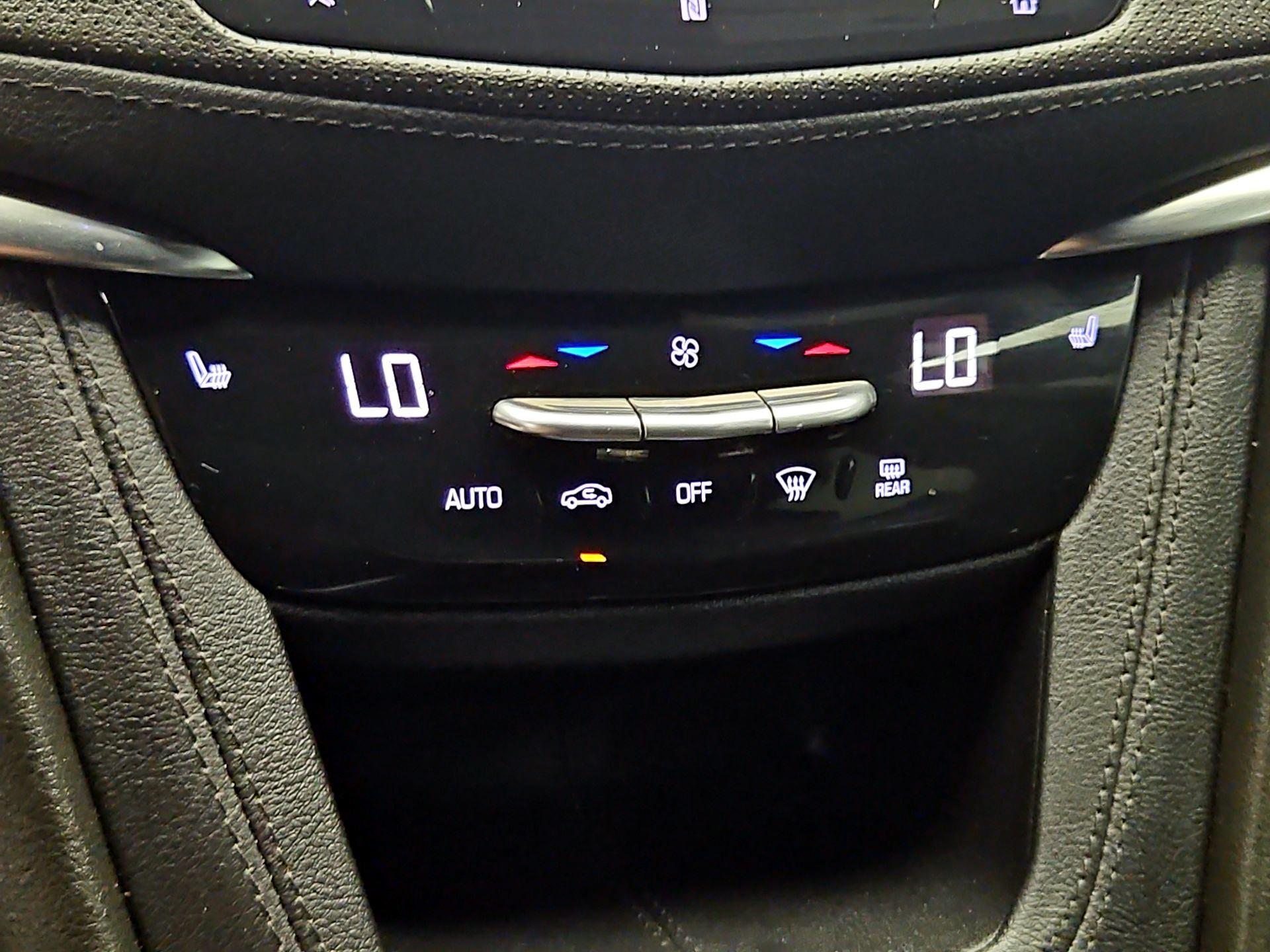 Thumbnail: 2021 Cadillac XT5 - 16