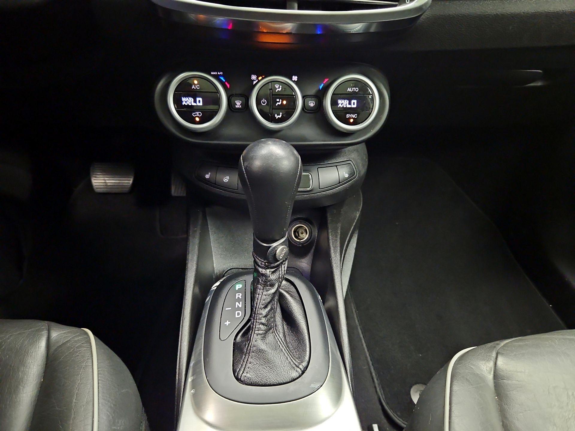 Thumbnail: 2016 Fiat 500X - 16