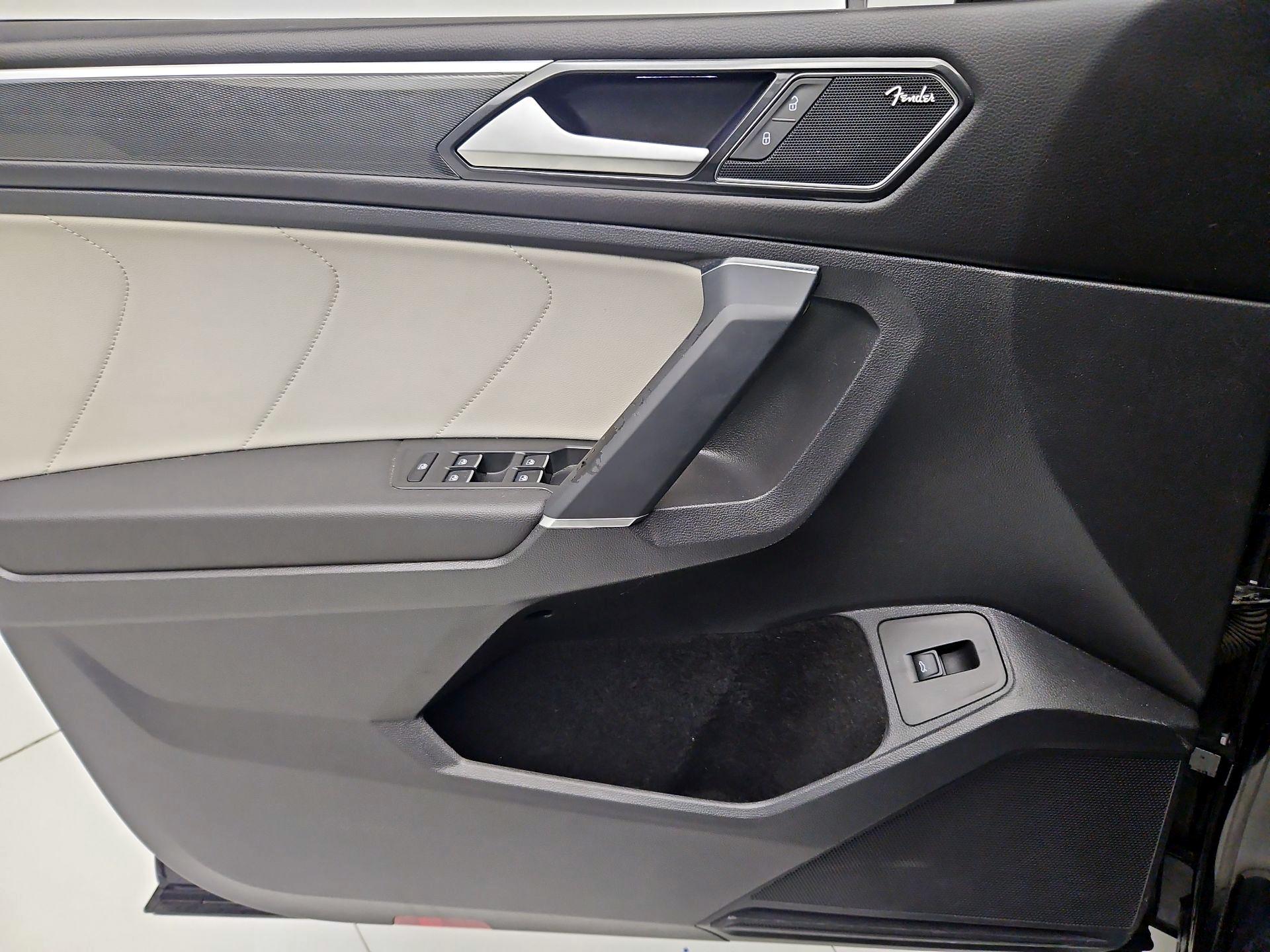 Thumbnail: 2018 Volkswagen Tiguan - 12