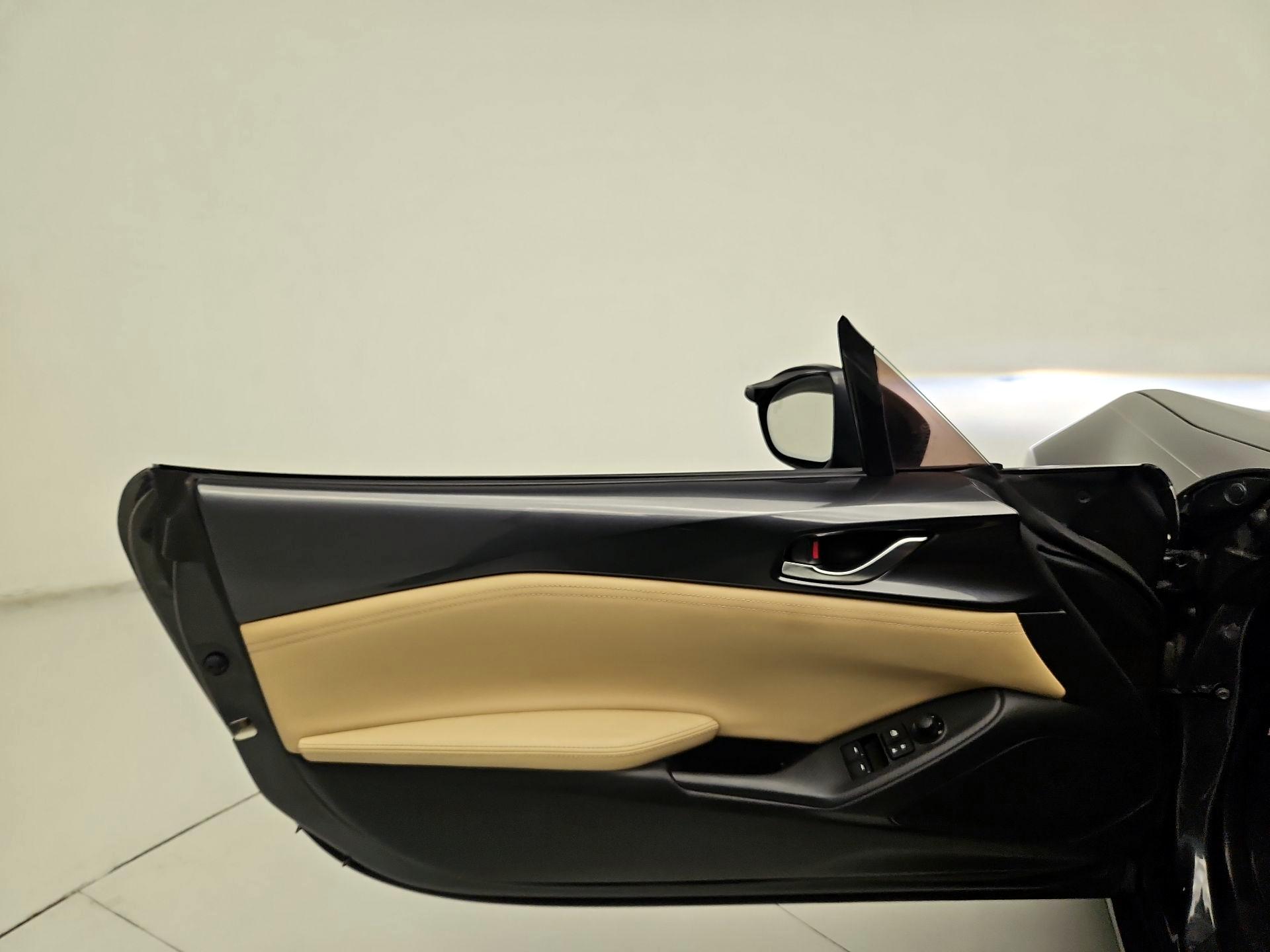 Thumbnail: 2016 Mazda MX-5 Miata - 12