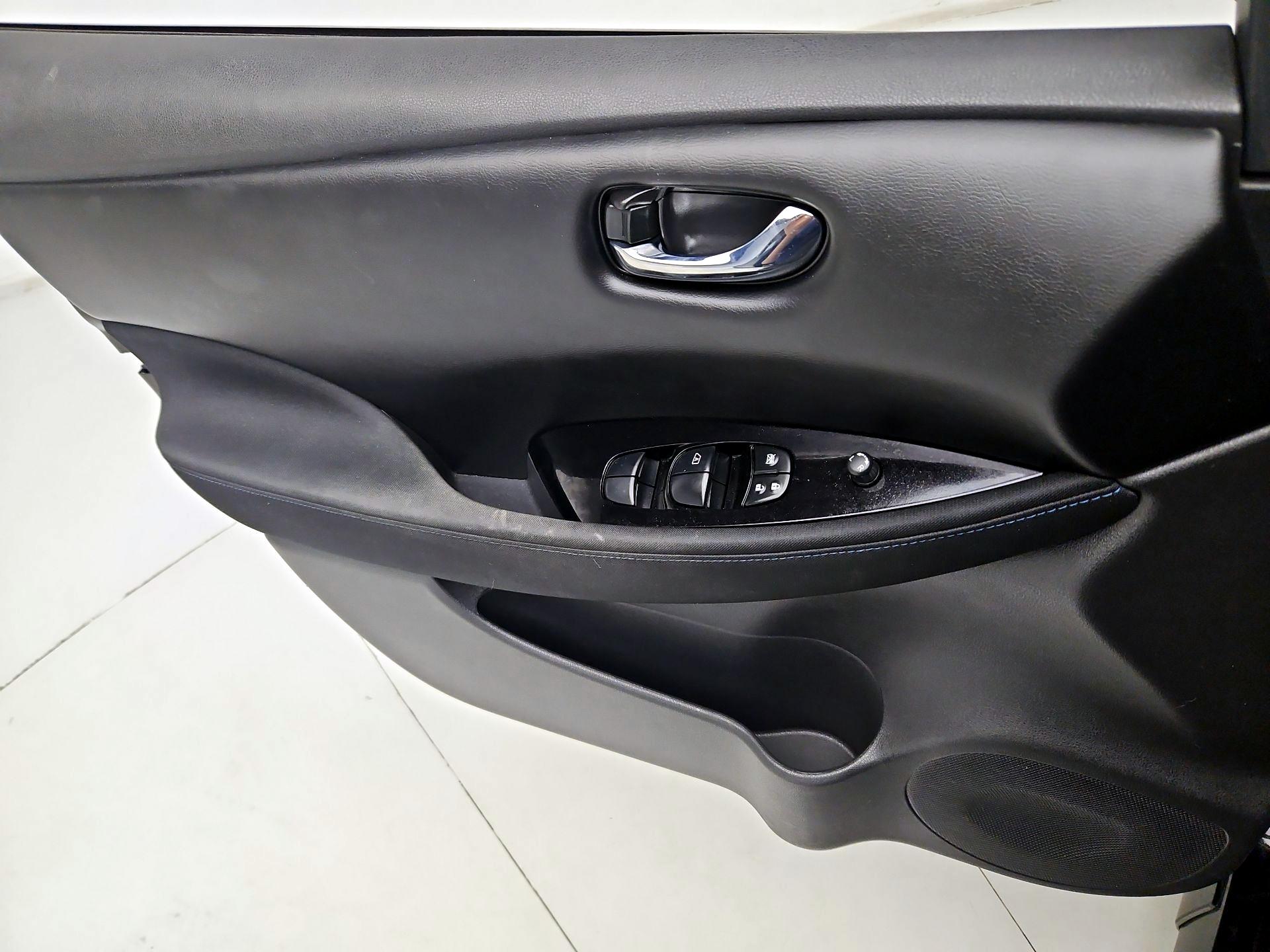 Thumbnail: 2021 Nissan Leaf - 12