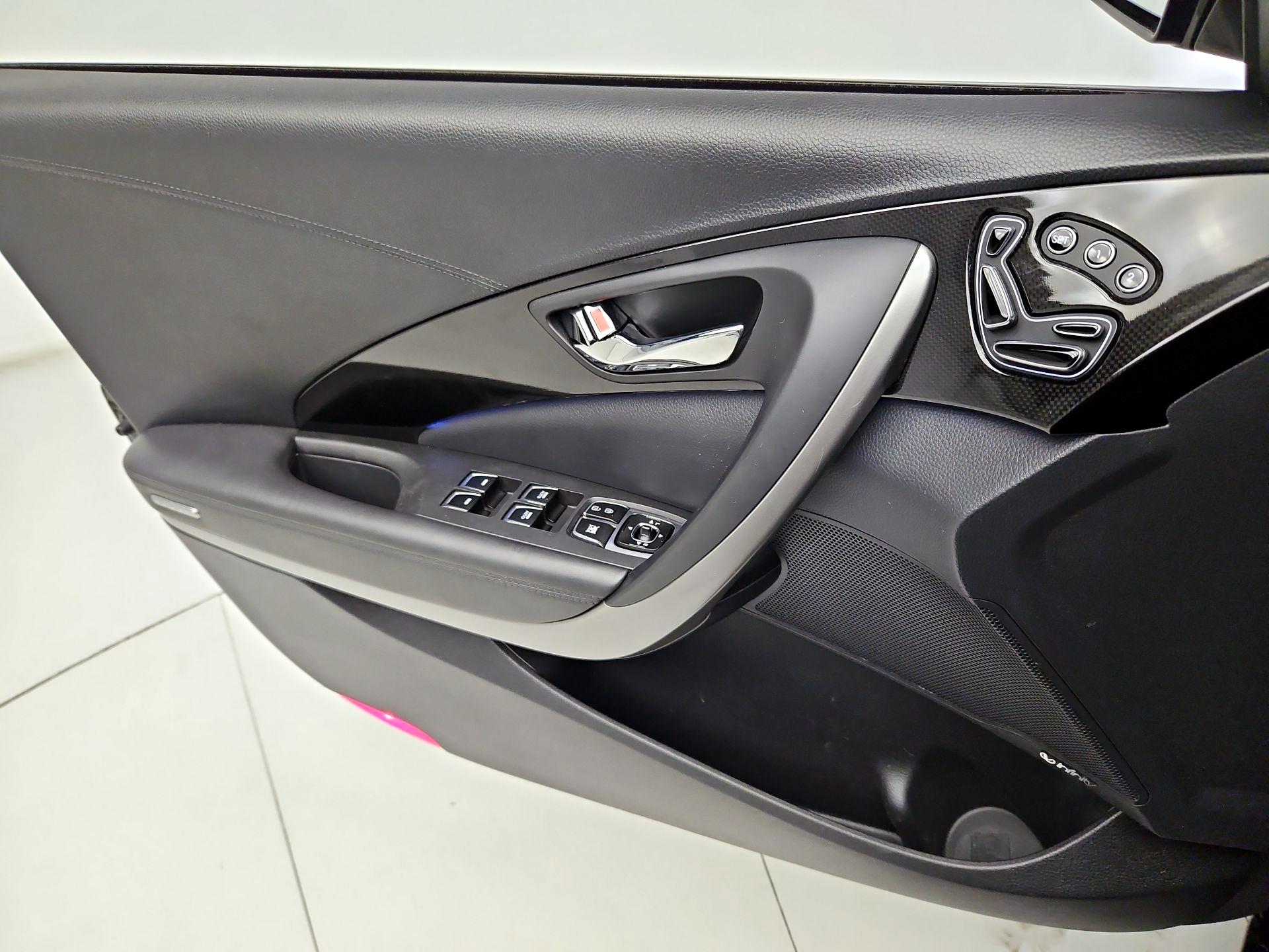 Thumbnail: 2015 Hyundai Azera - 12