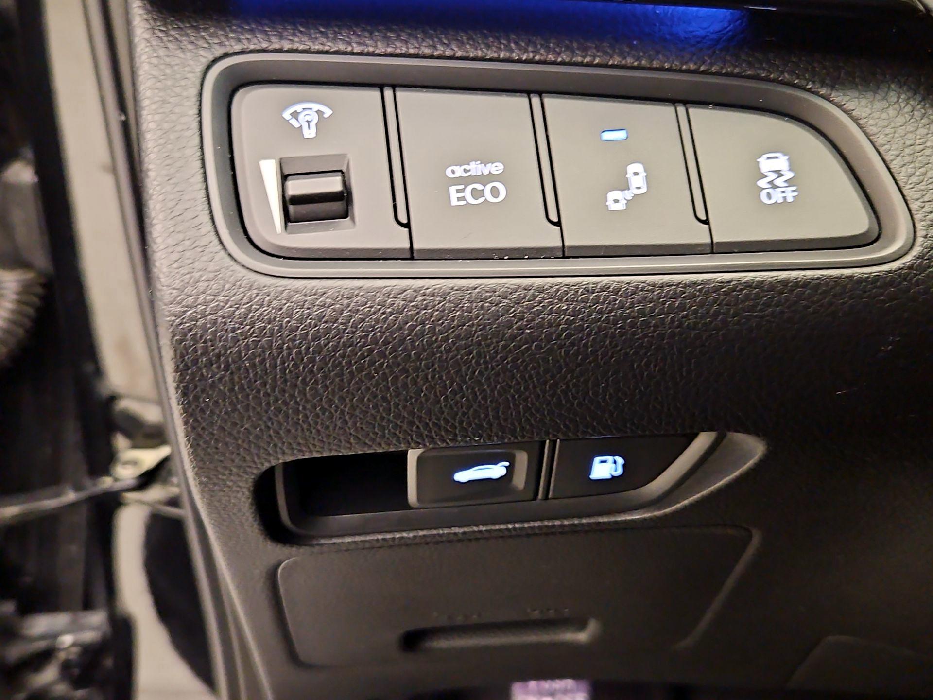Thumbnail: 2015 Hyundai Azera - 13