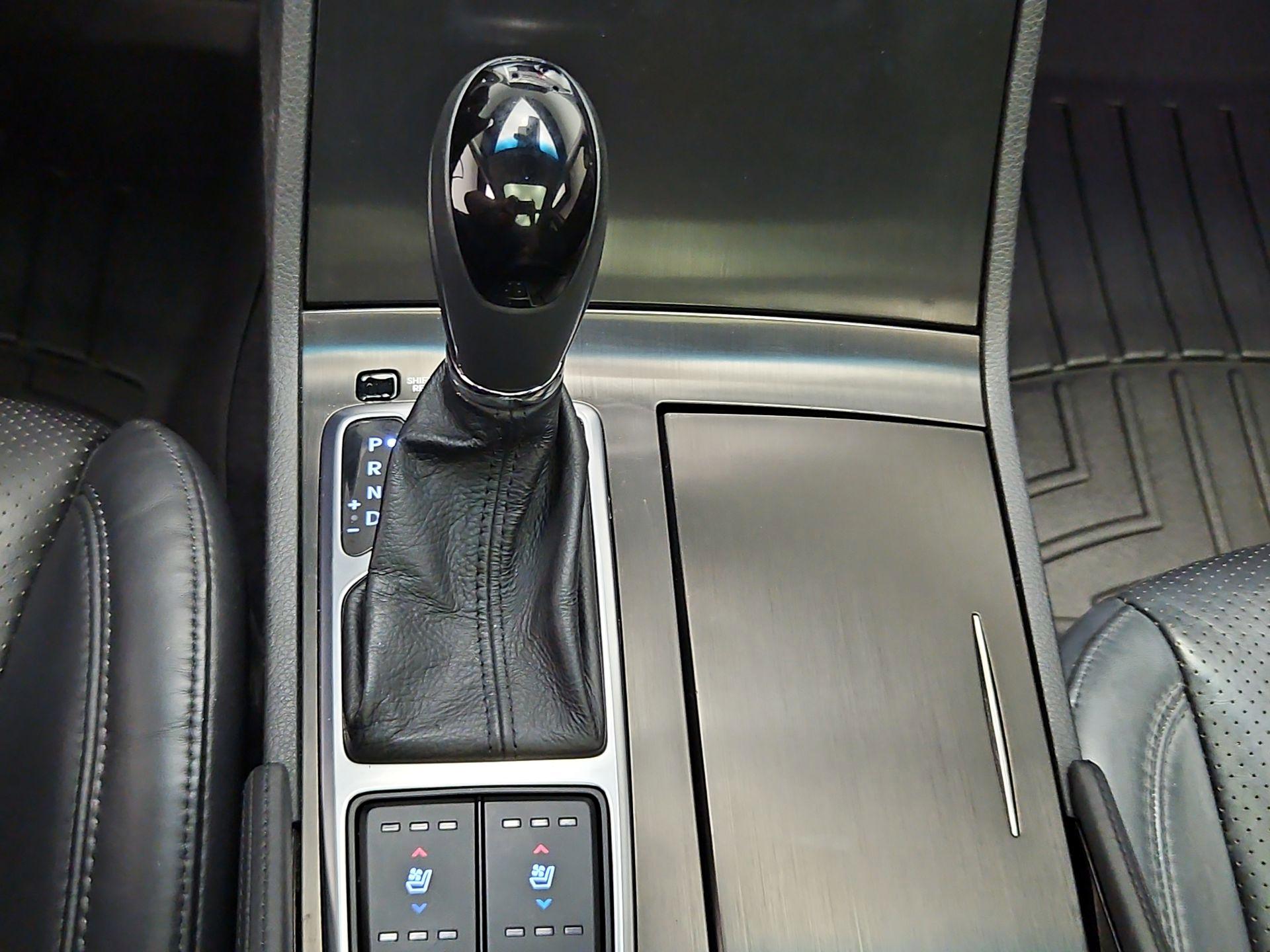 Thumbnail: 2015 Hyundai Azera - 18