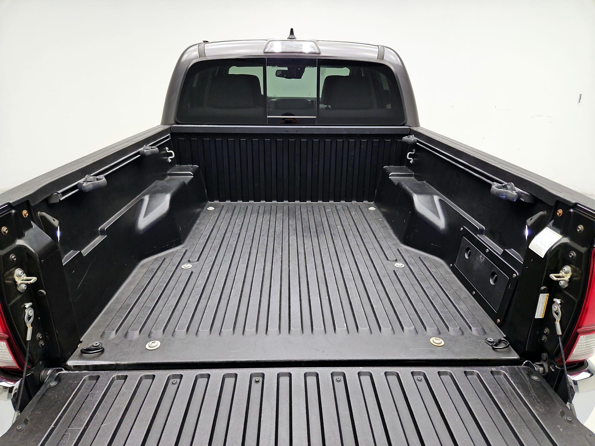 Thumbnail: 2019 Toyota Tacoma - 20
