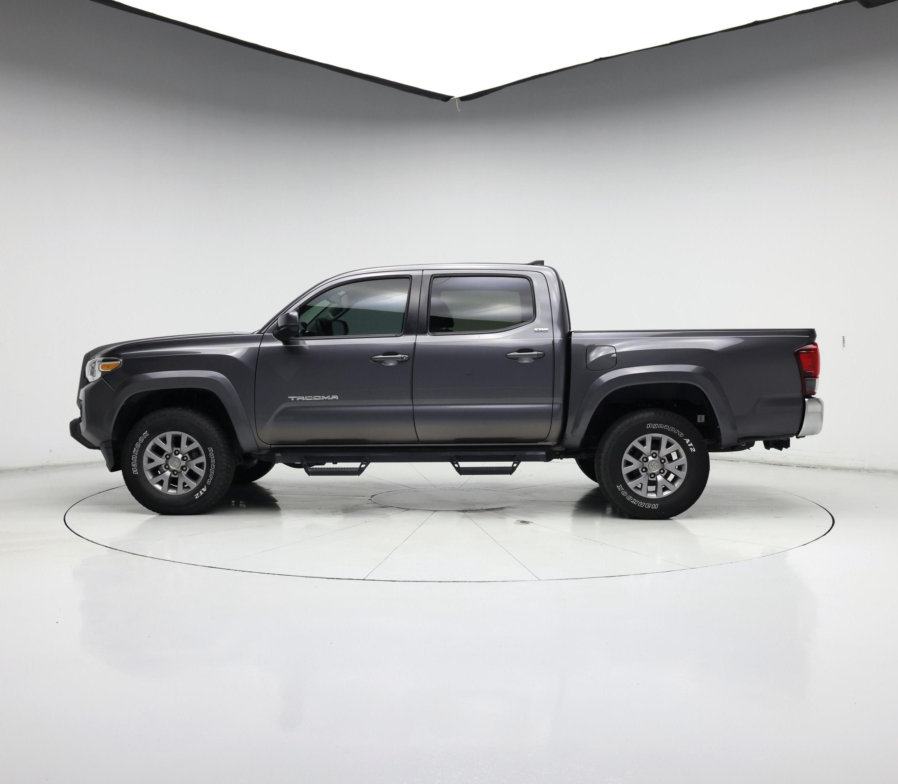 Thumbnail: 2019 Toyota Tacoma - 3