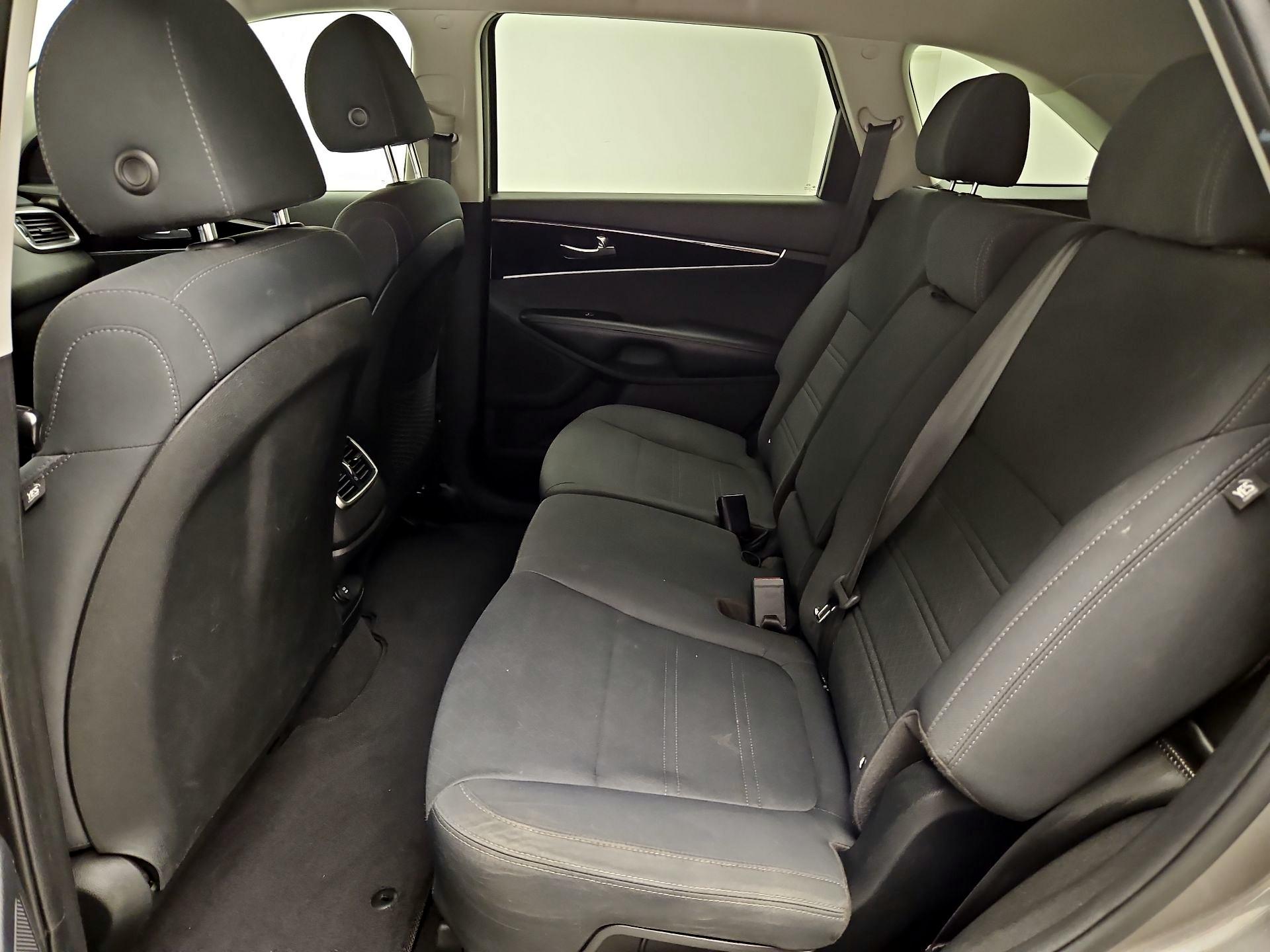 Thumbnail: 2019 Kia Sorento - 19
