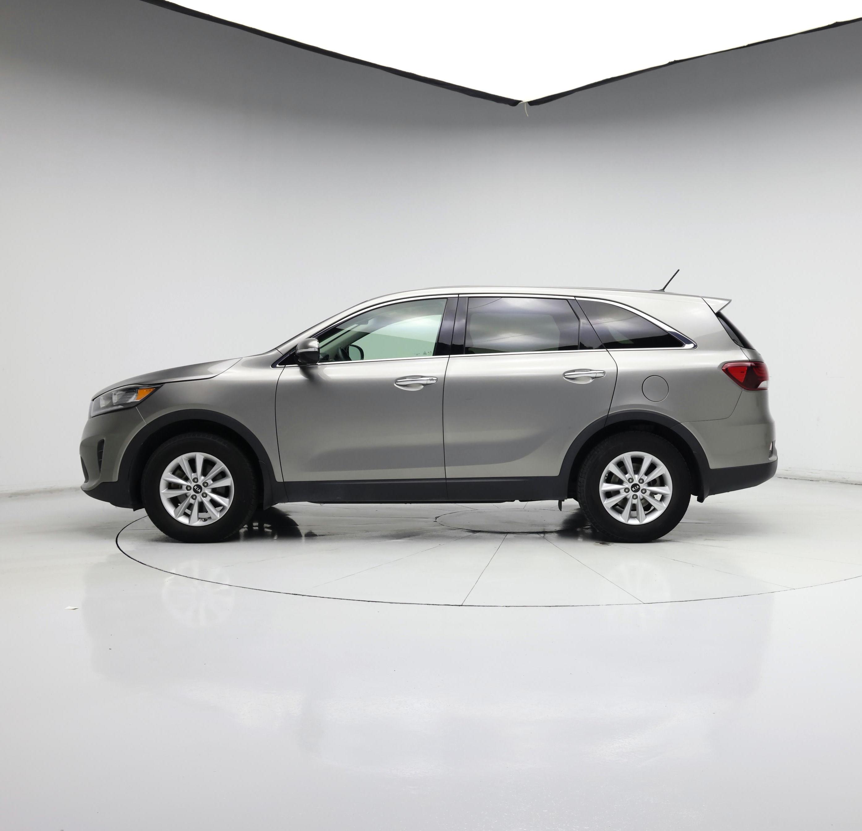 Thumbnail: 2019 Kia Sorento - 3