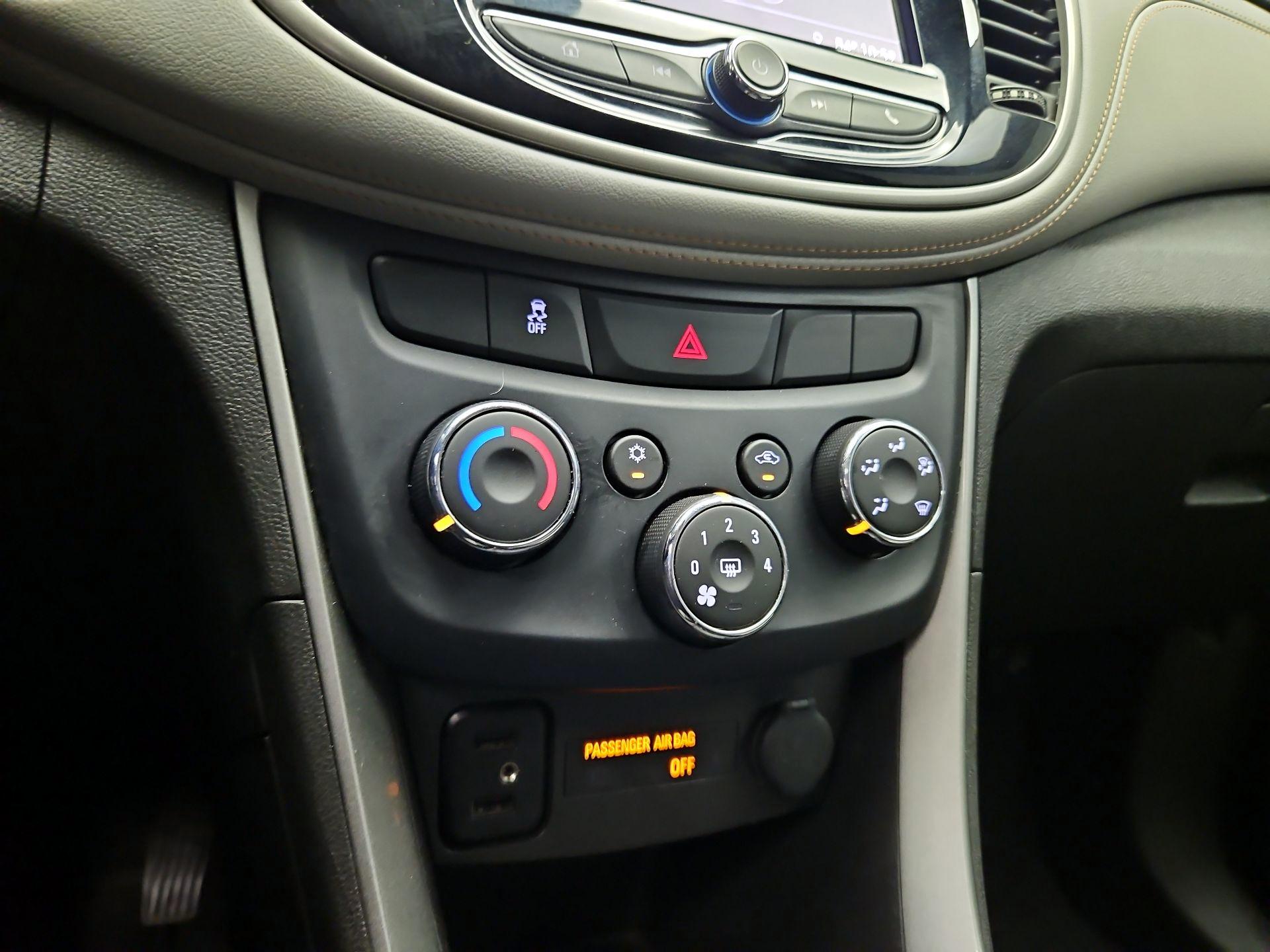 Thumbnail: 2019 Chevrolet Trax - 15