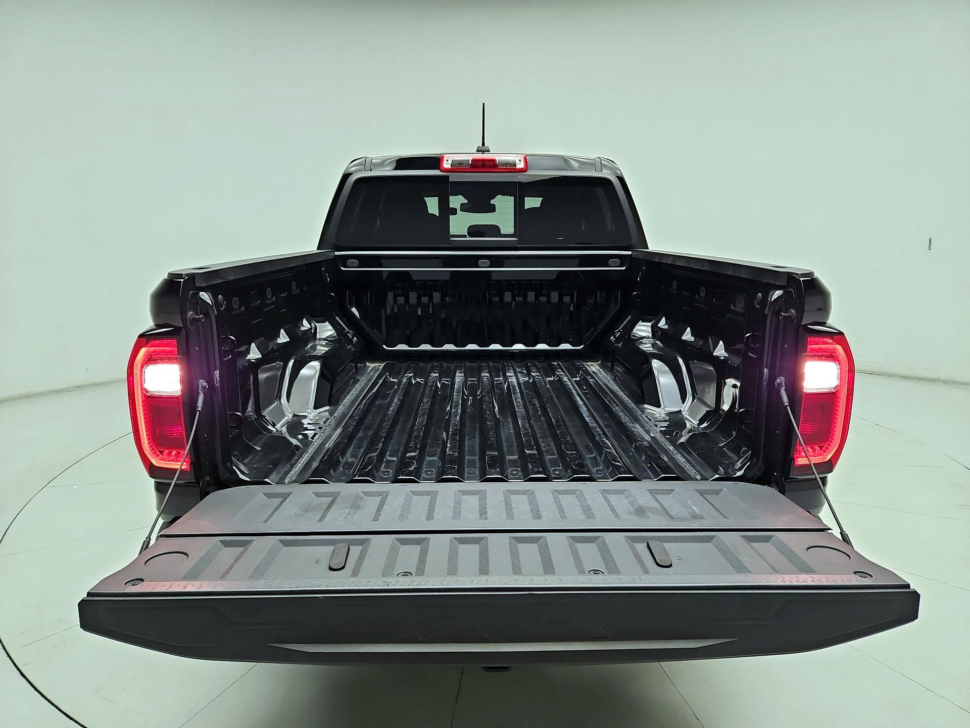 Thumbnail: 2024 GMC Canyon - 18