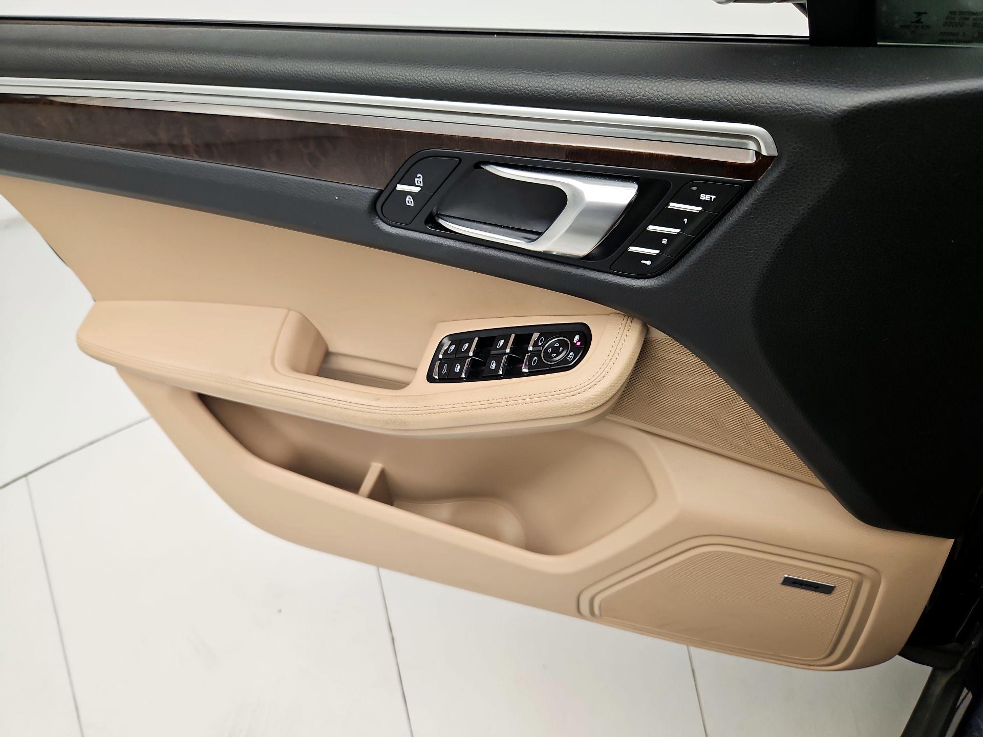 Thumbnail: 2020 Porsche Macan - 12