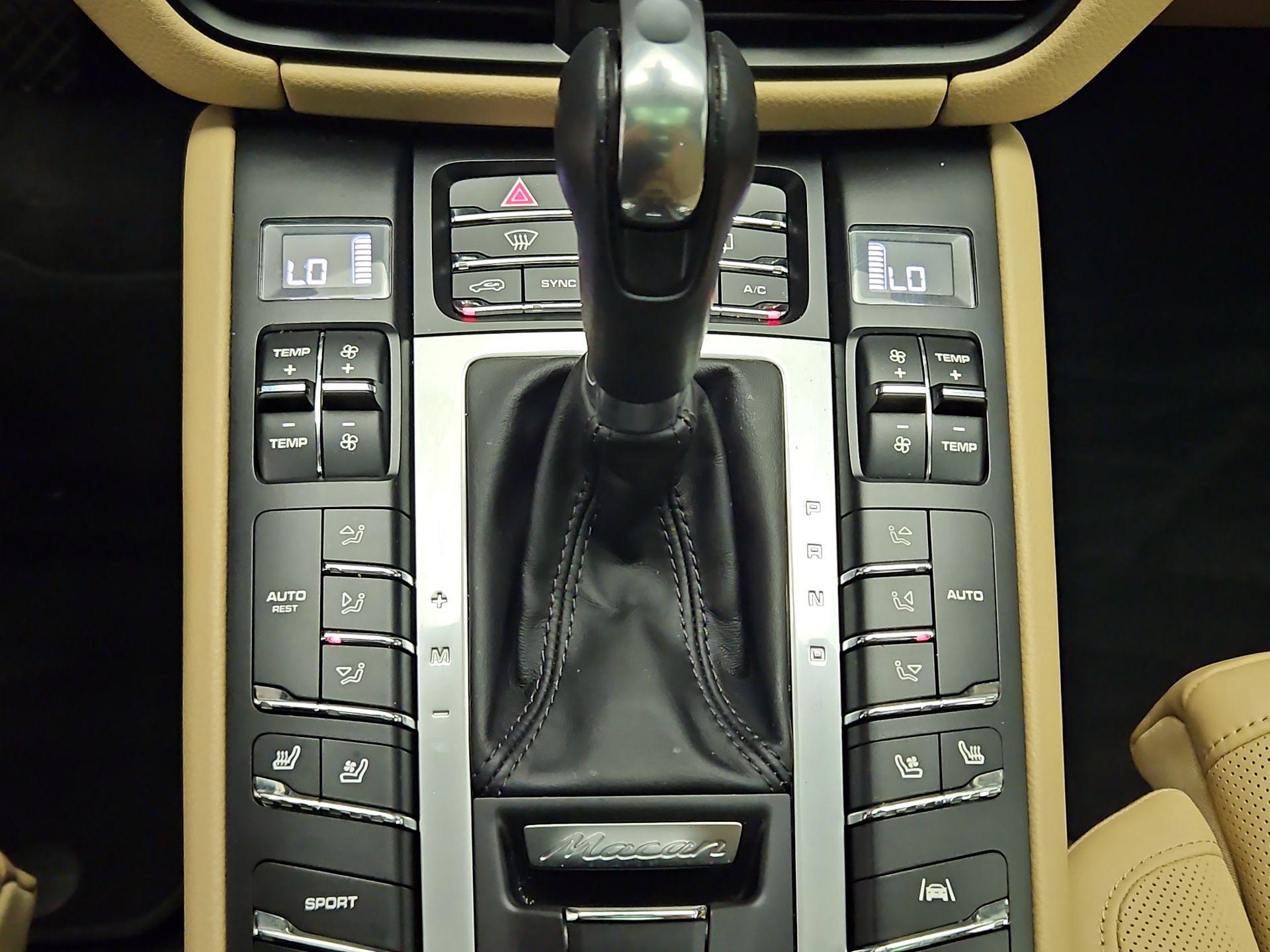 Thumbnail: 2020 Porsche Macan - 18