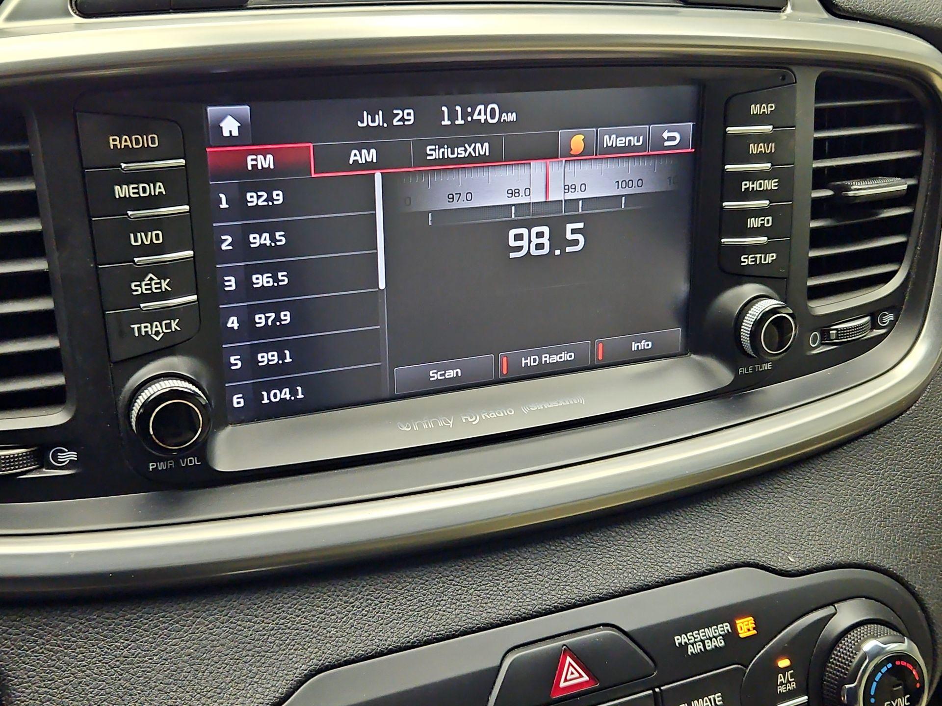 Thumbnail: 2016 Kia Sorento - 16