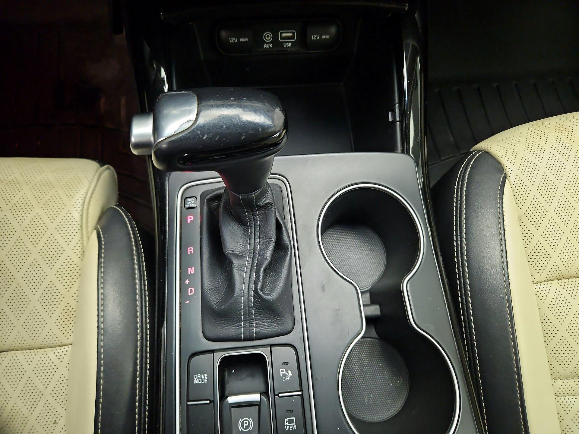 Thumbnail: 2016 Kia Sorento - 18