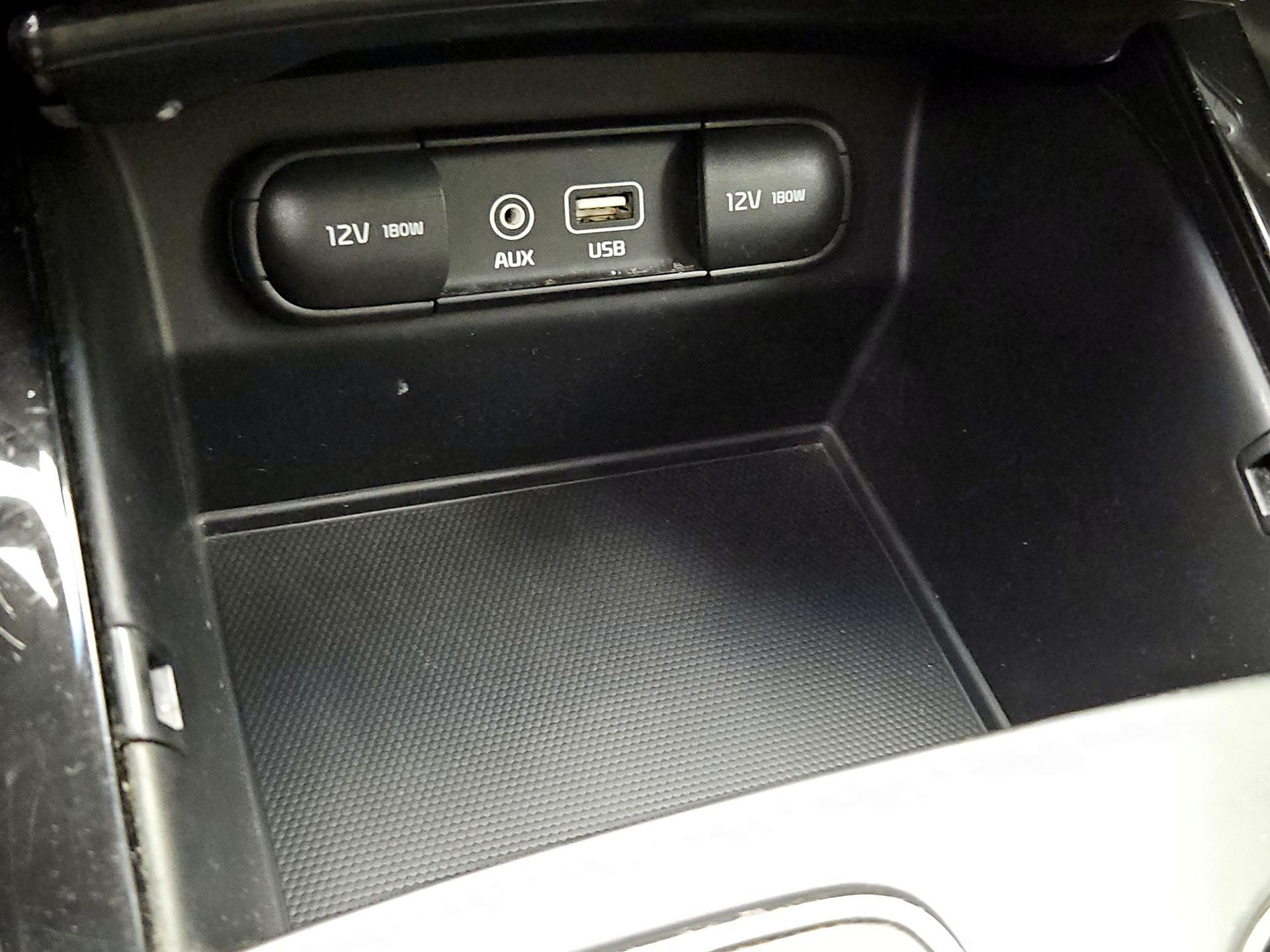 Thumbnail: 2016 Kia Sorento - 19