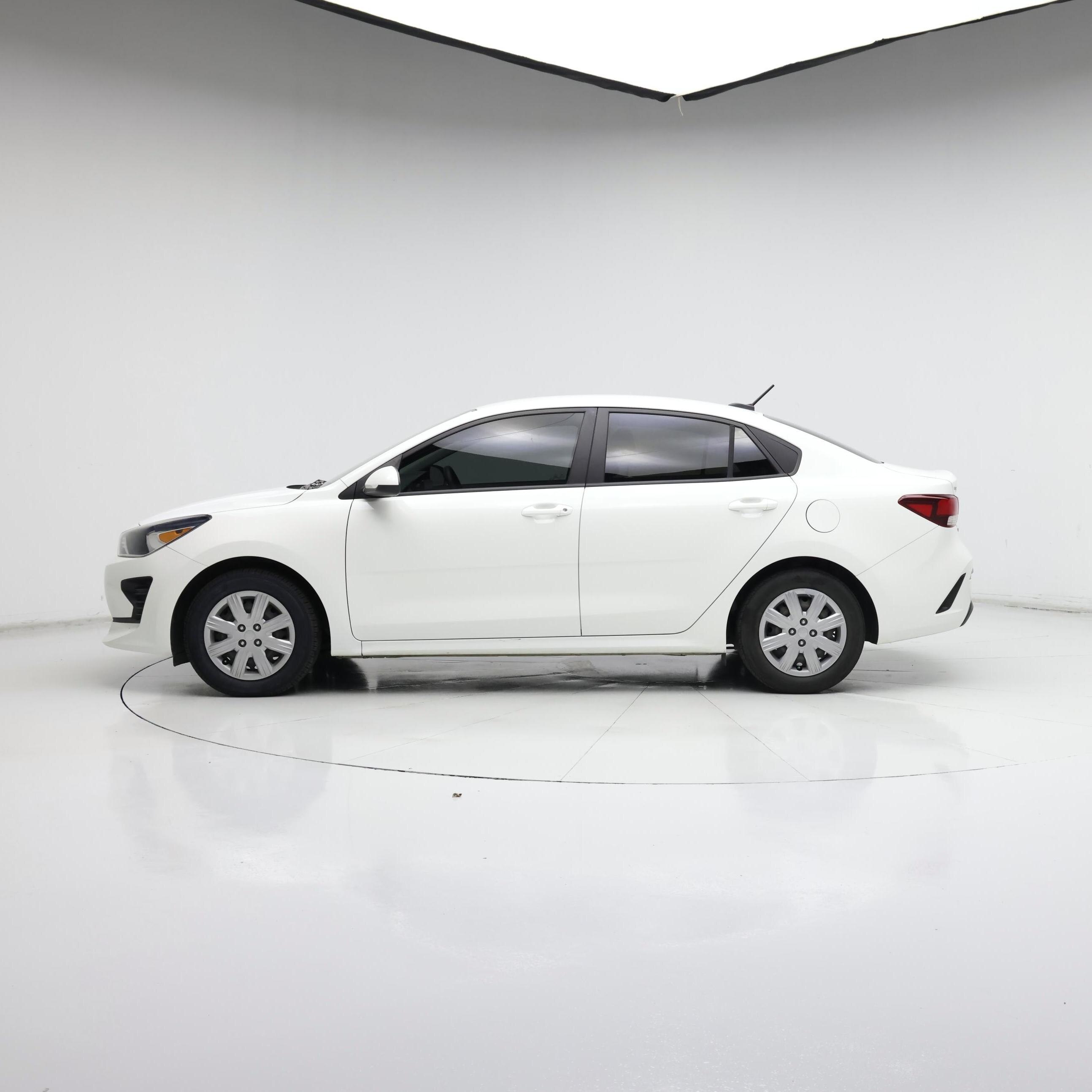 Thumbnail: 2022 Kia Rio - 3