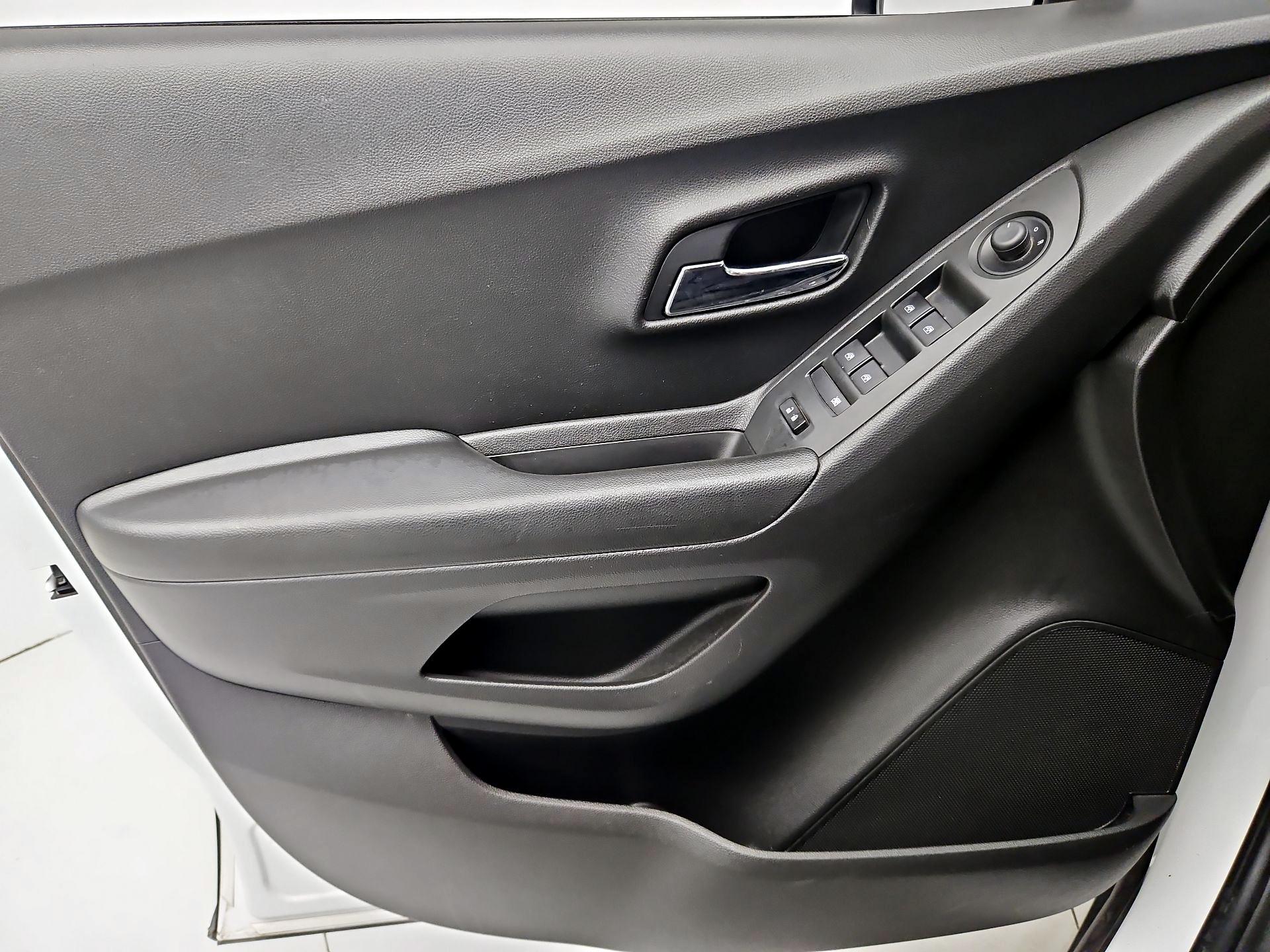 Thumbnail: 2021 Chevrolet Trax - 12