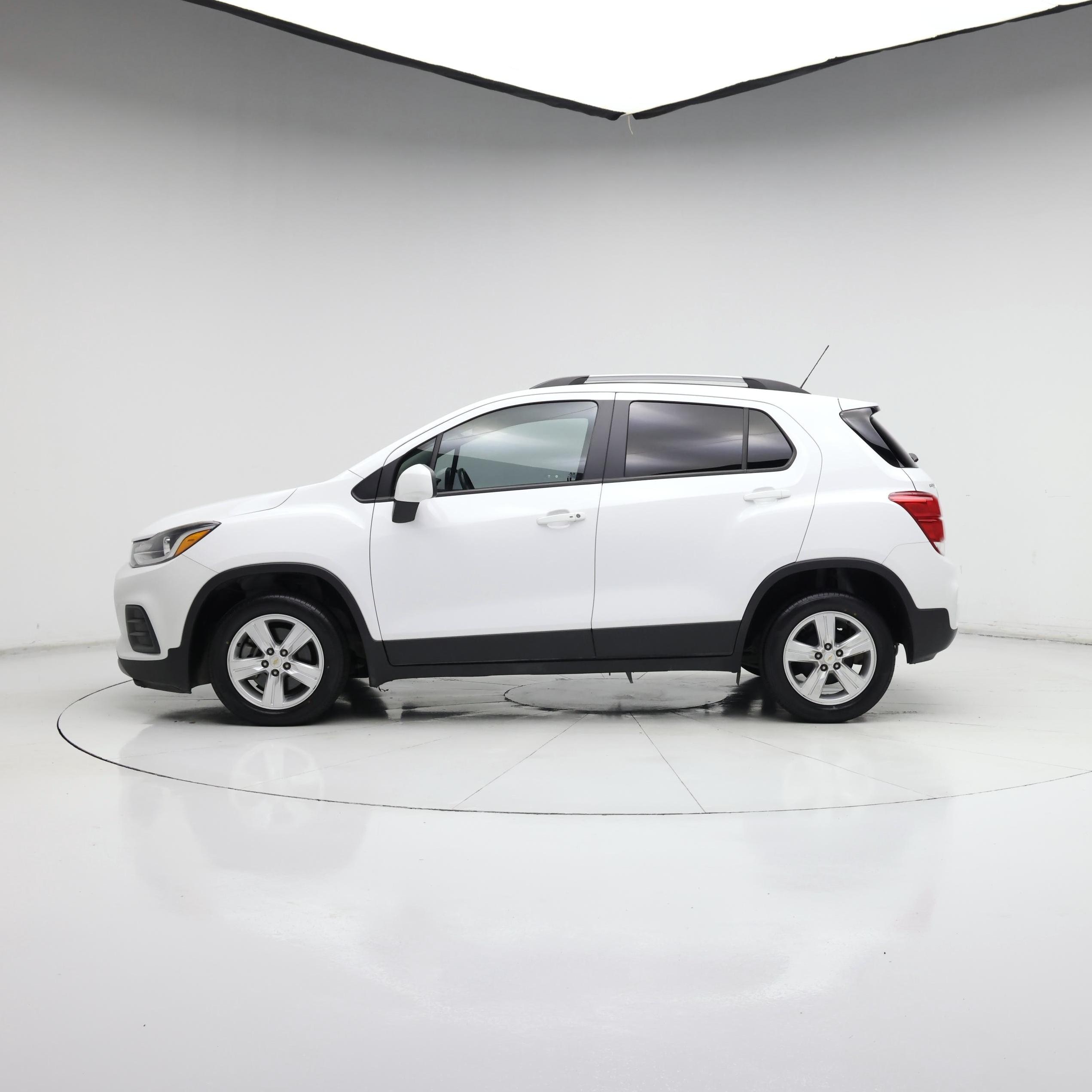 Thumbnail: 2021 Chevrolet Trax - 3