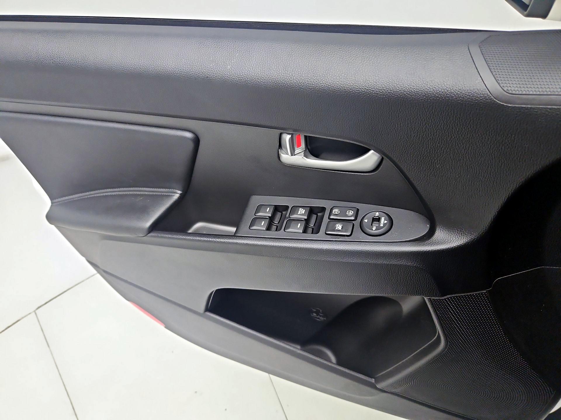 Thumbnail: 2013 Kia Sportage - 12