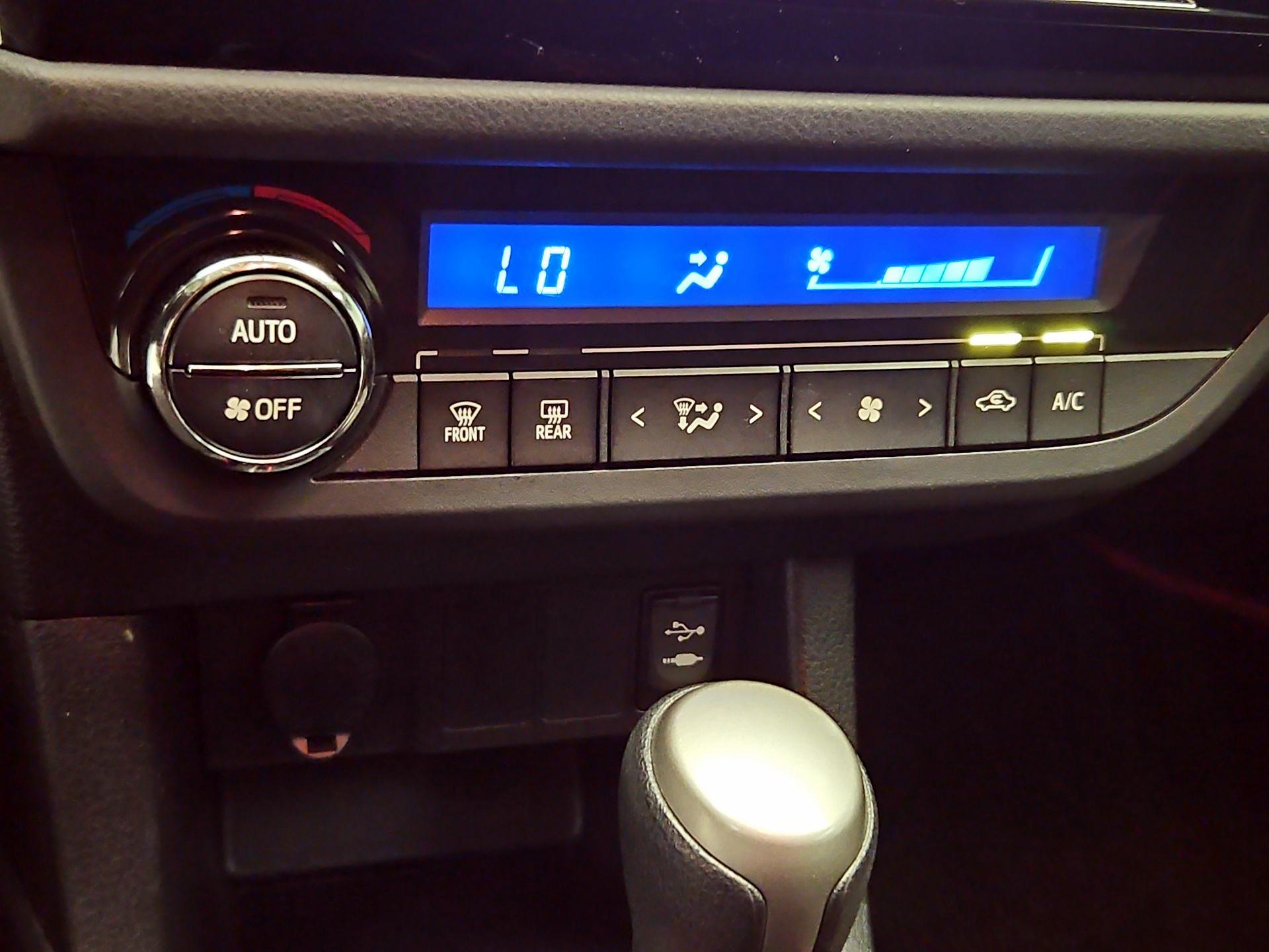 Thumbnail: 2016 Toyota Corolla - 16