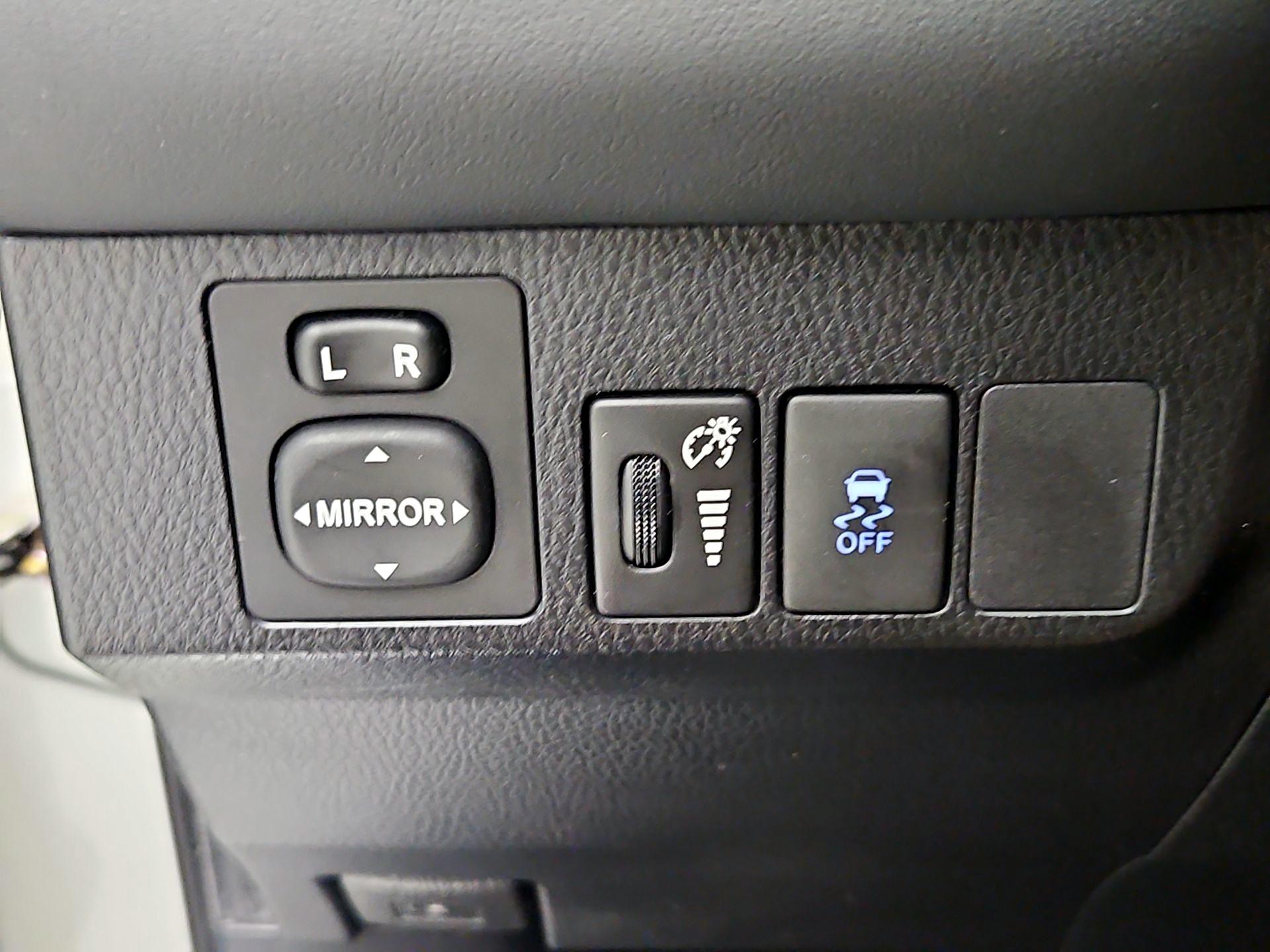 Thumbnail: 2014 Toyota RAV4 - 13