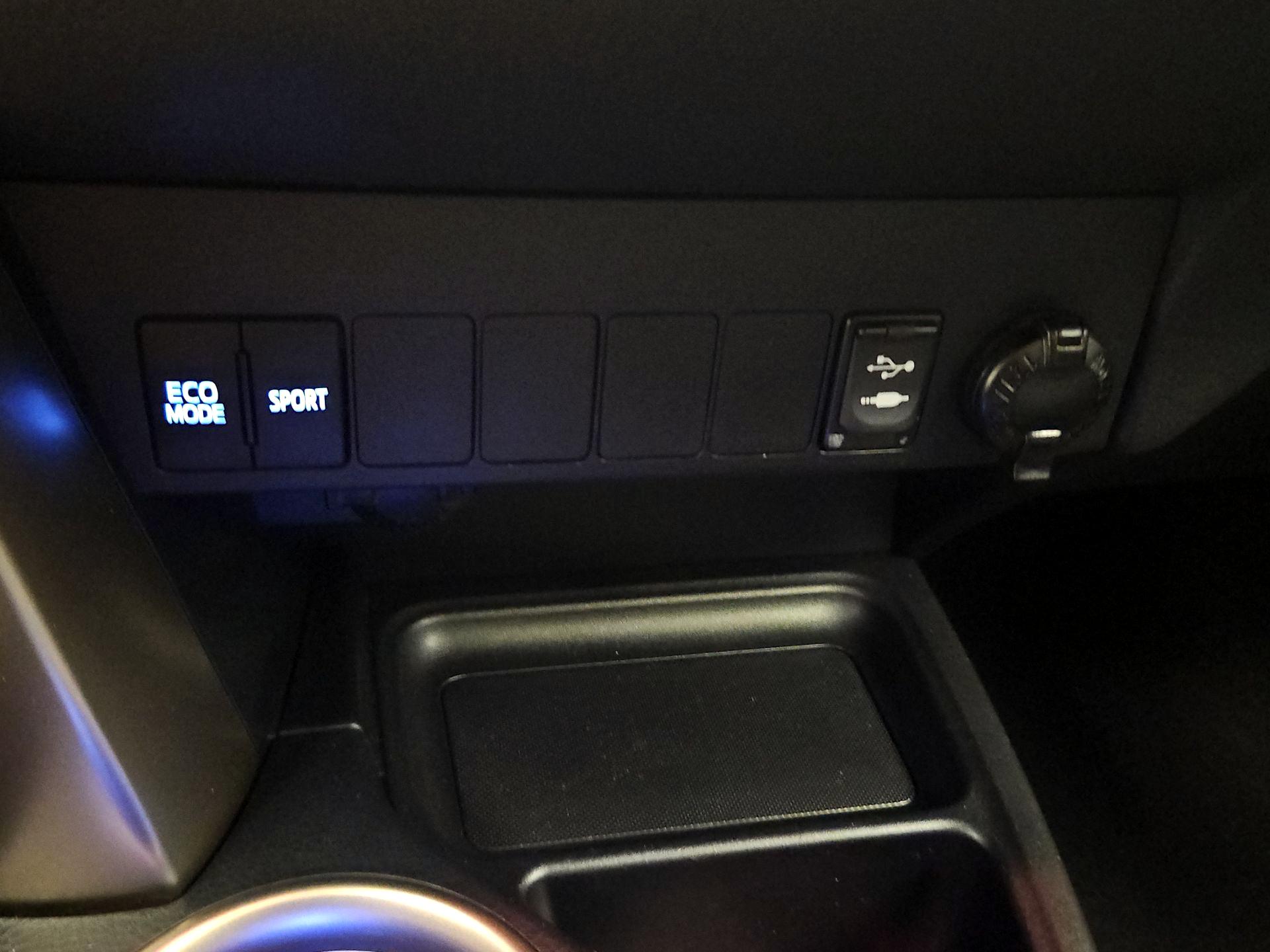 Thumbnail: 2014 Toyota RAV4 - 18