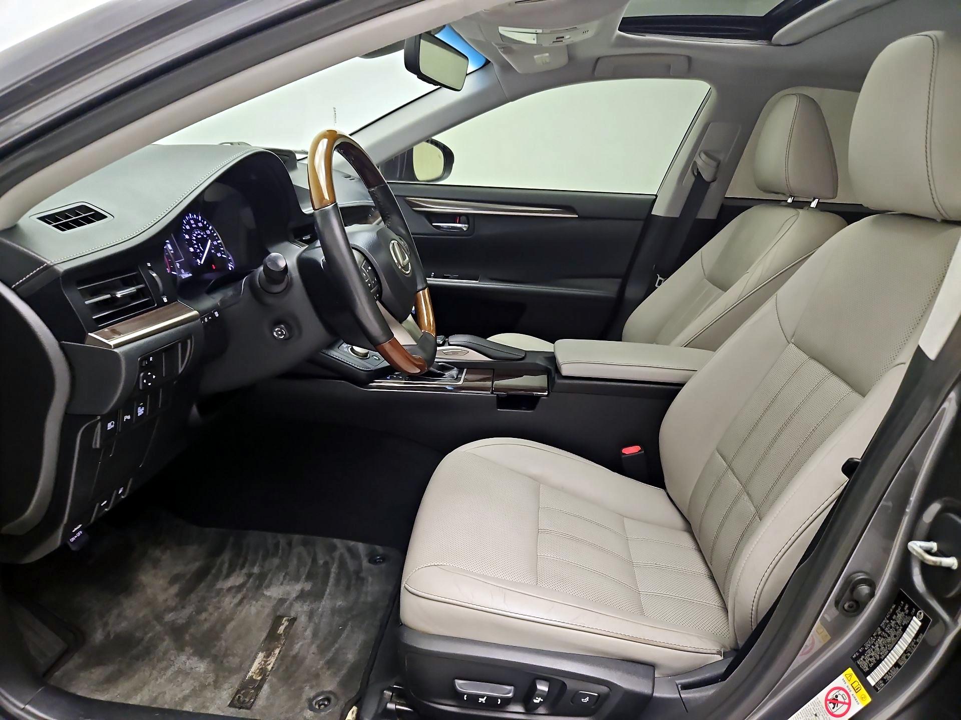Thumbnail: 2016 Lexus ES - 11