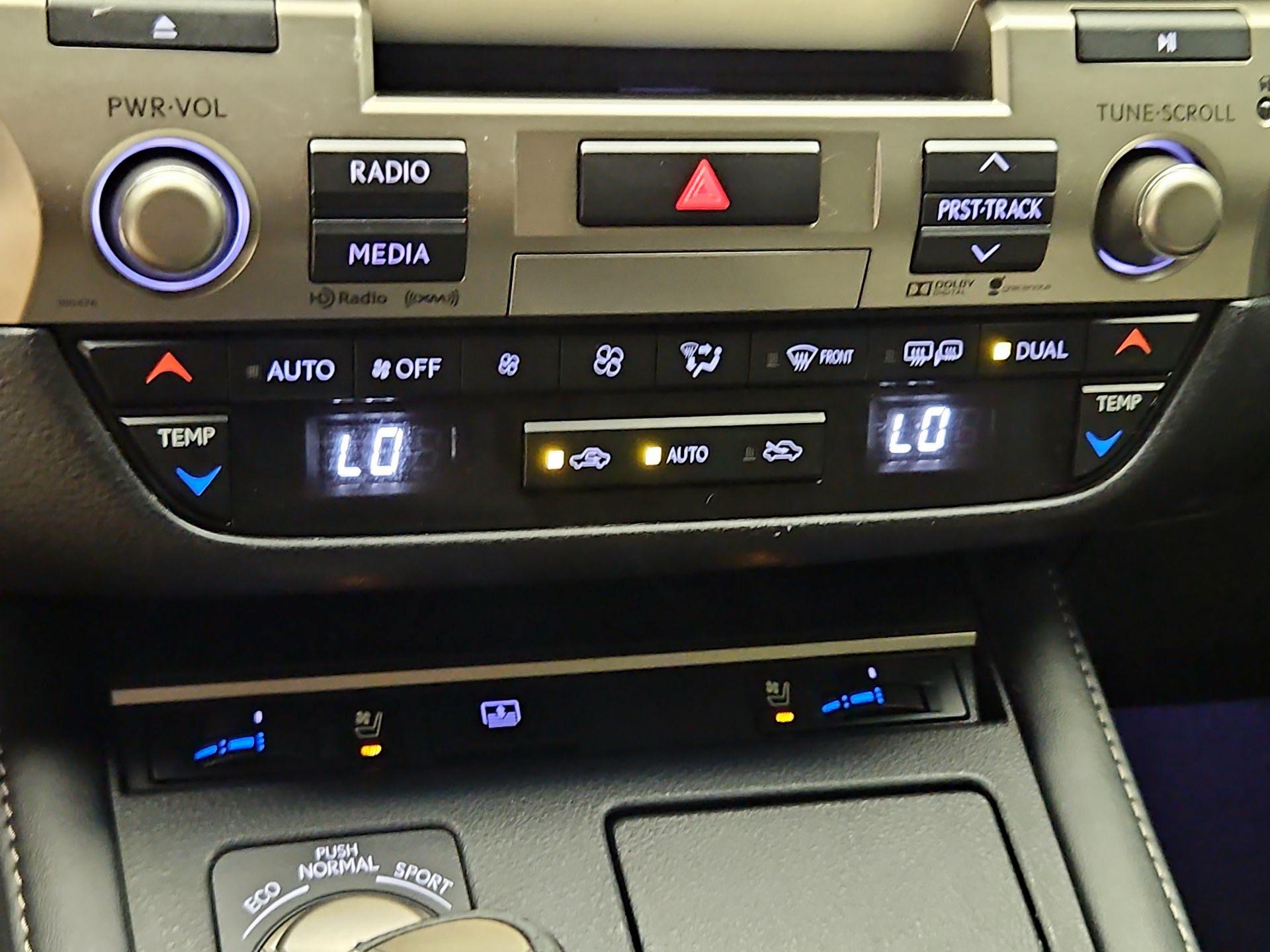 Thumbnail: 2016 Lexus ES - 16