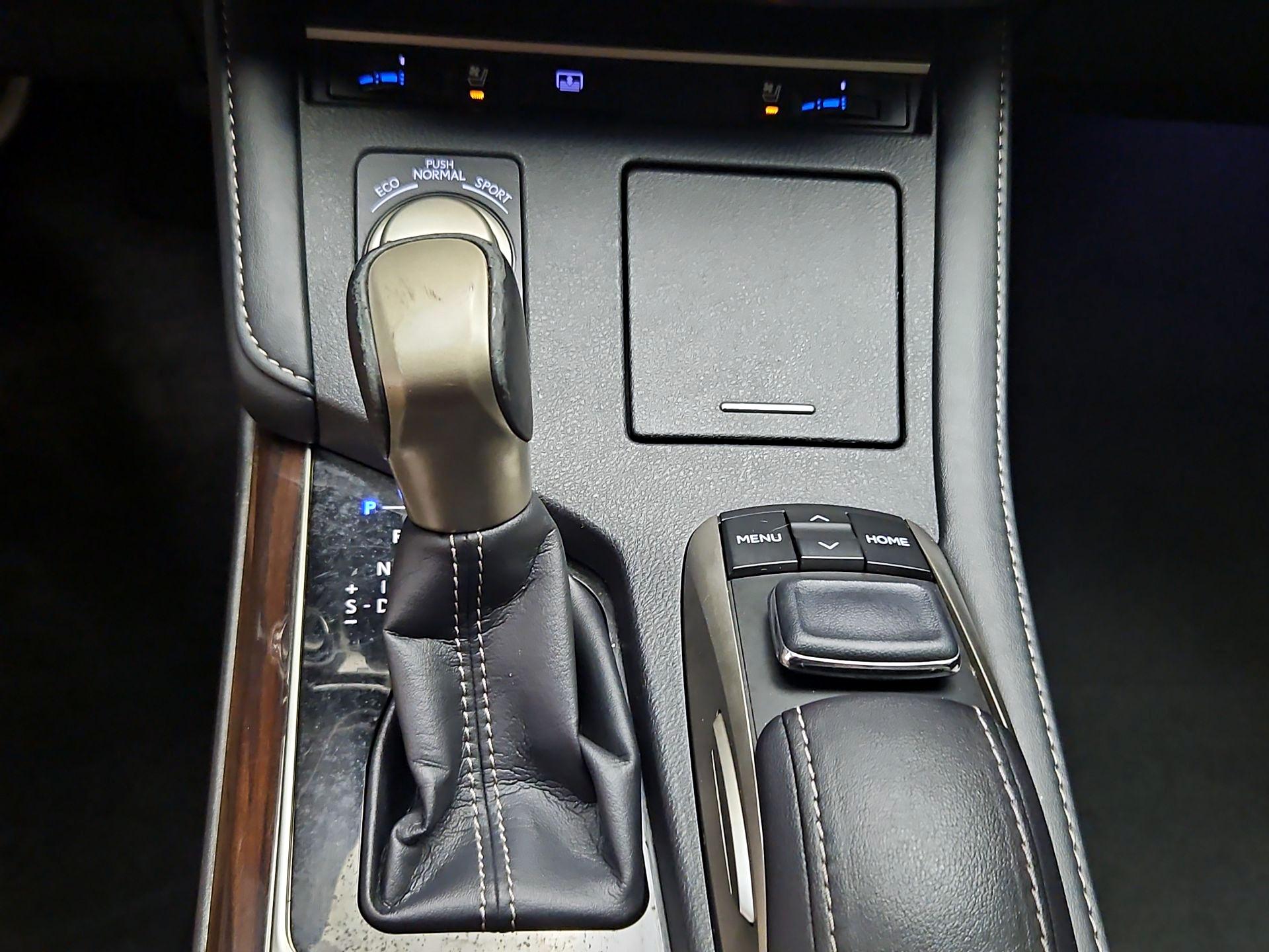 Thumbnail: 2016 Lexus ES - 17