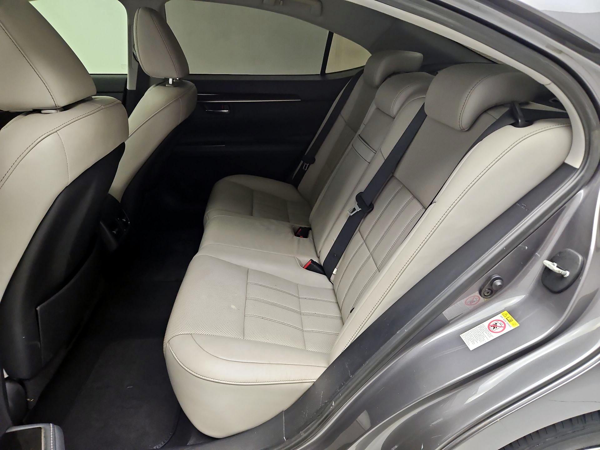 Thumbnail: 2016 Lexus ES - 20
