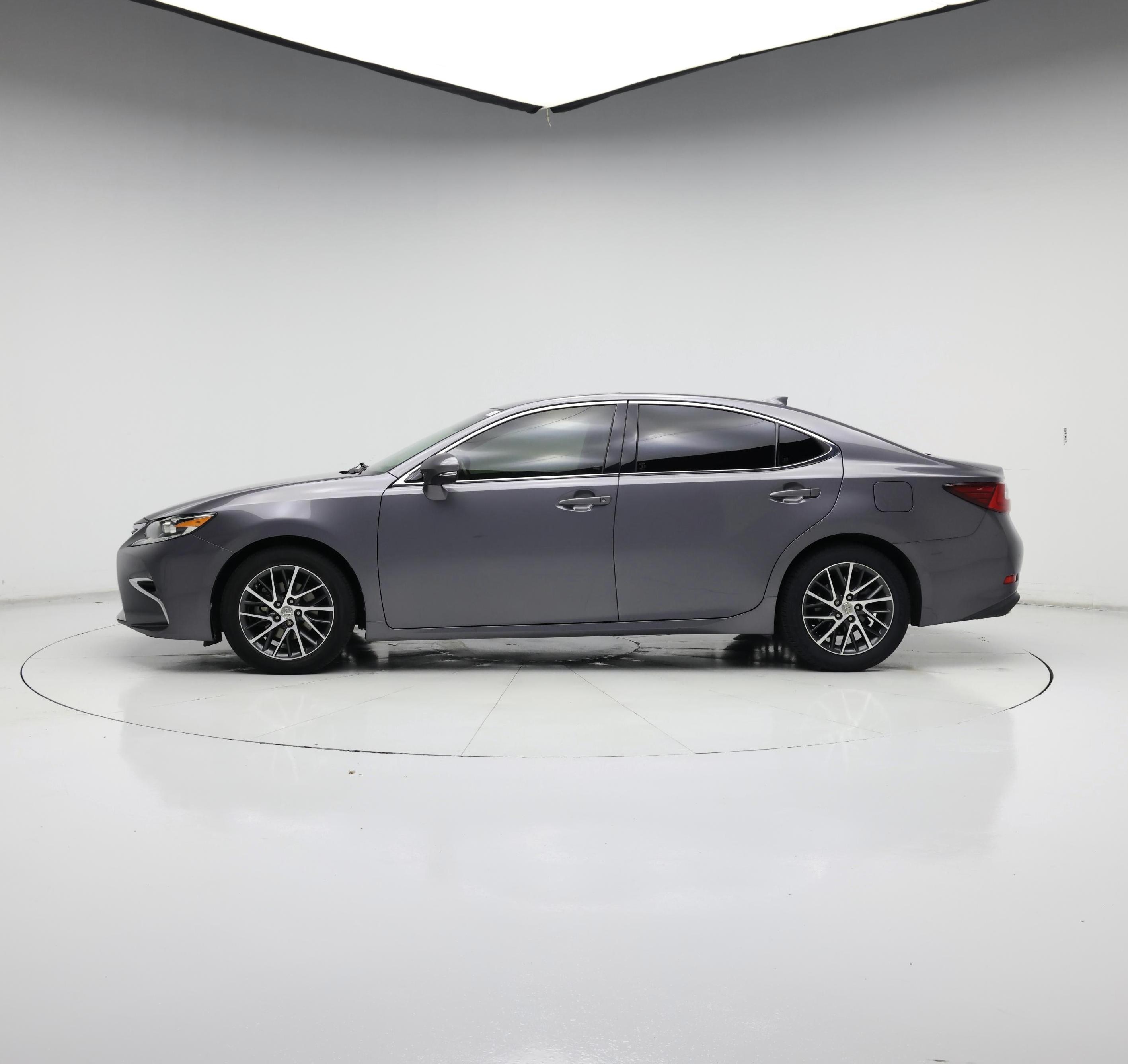 Thumbnail: 2016 Lexus ES - 3