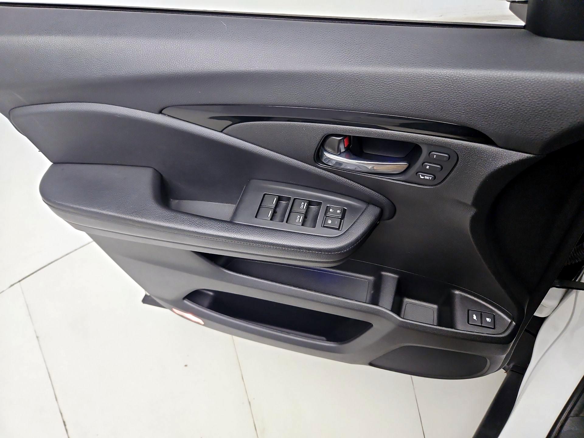 Thumbnail: 2020 Honda Pilot - 12