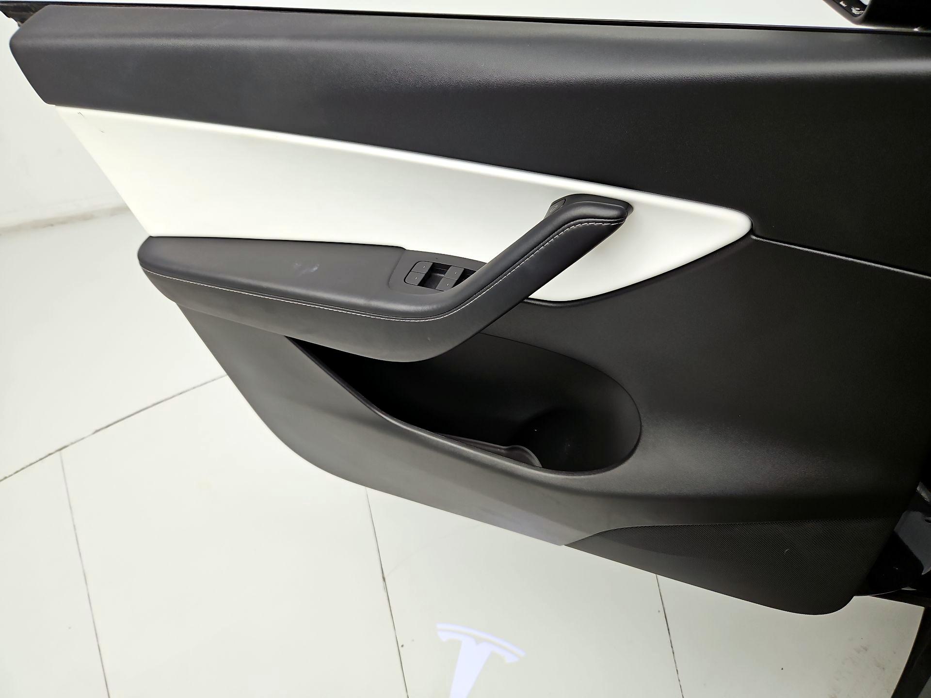 Thumbnail: 2022 Tesla Model Y - 12