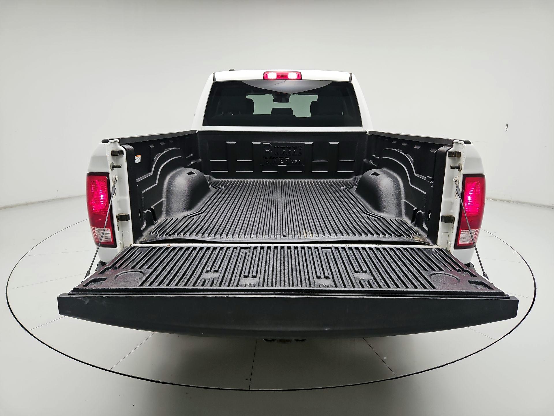 Thumbnail: 2019 RAM 1500 Classic - 18