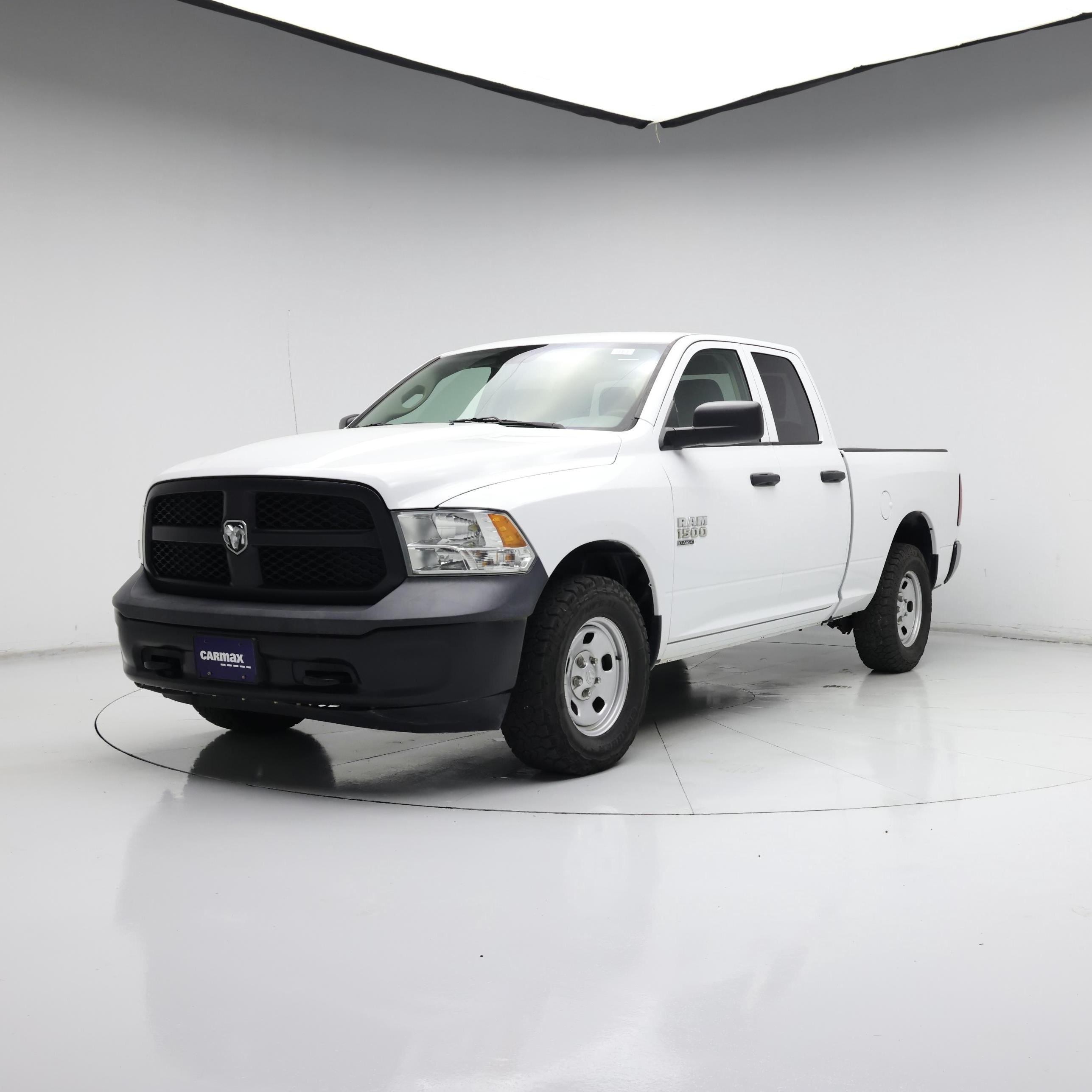 Thumbnail: 2019 RAM 1500 Classic - 4