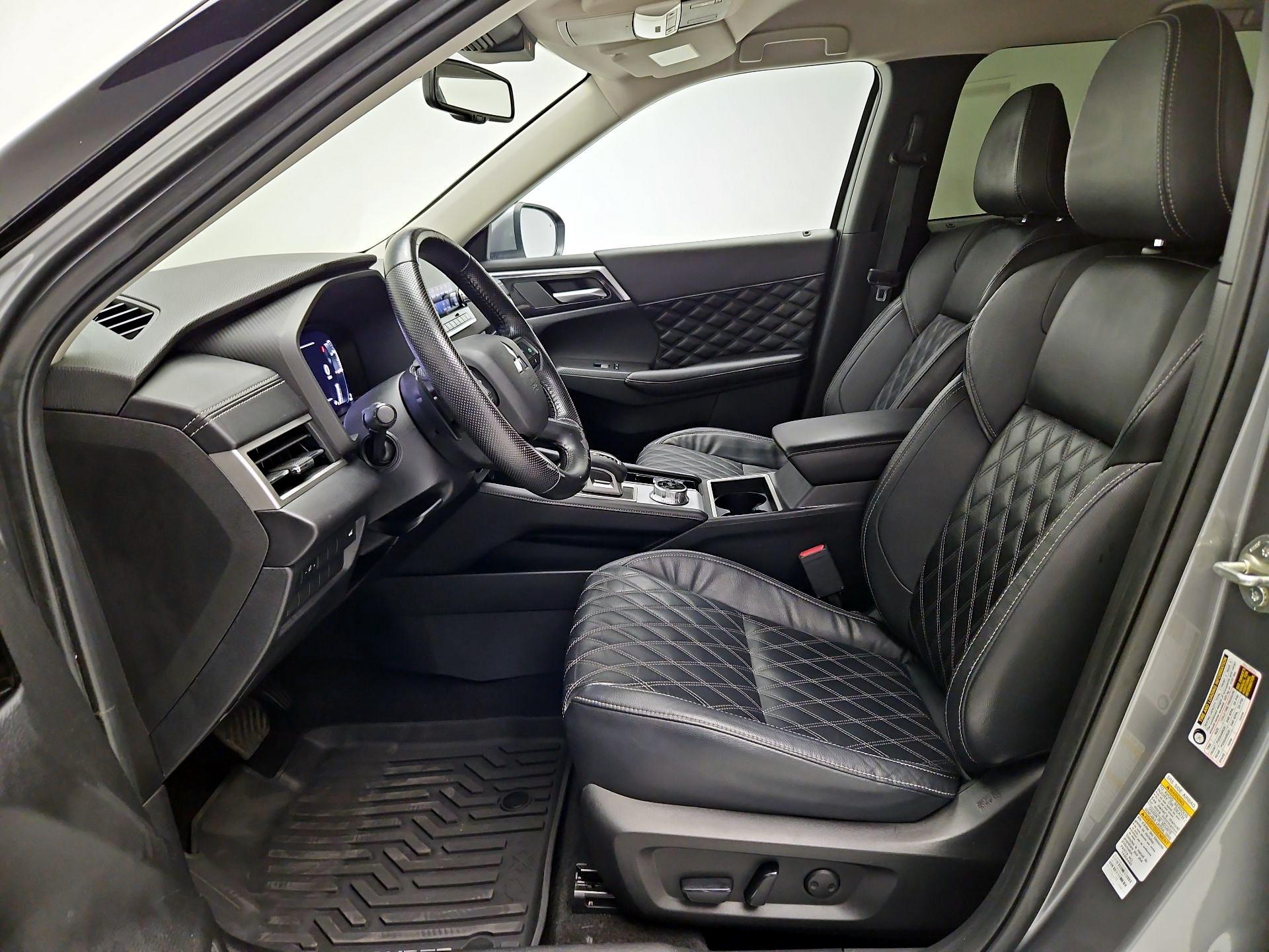 Thumbnail: 2022 Mitsubishi Outlander - 11