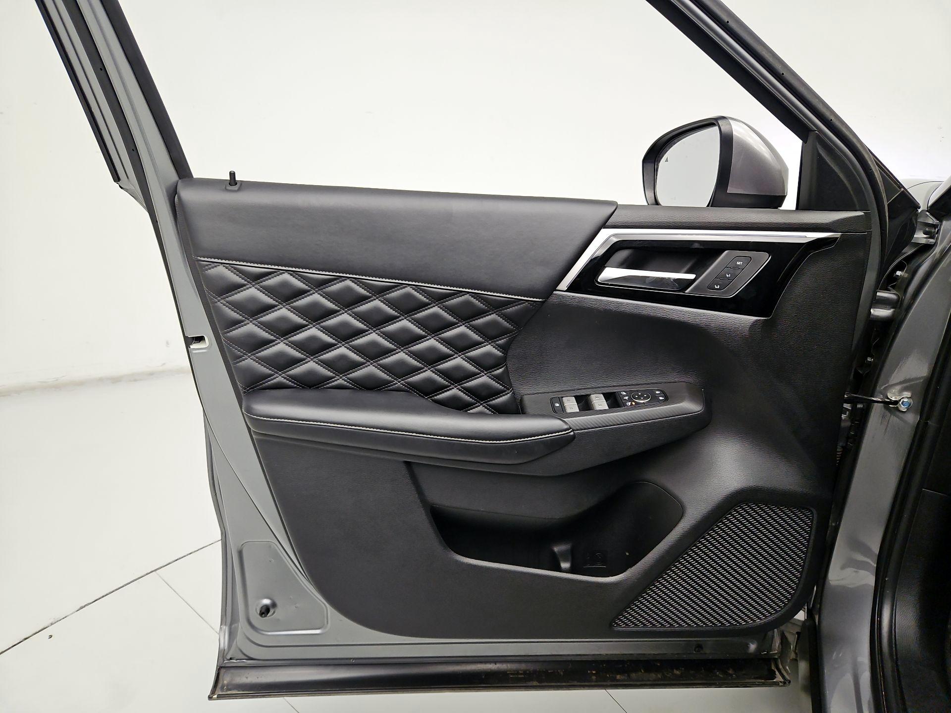 Thumbnail: 2022 Mitsubishi Outlander - 12