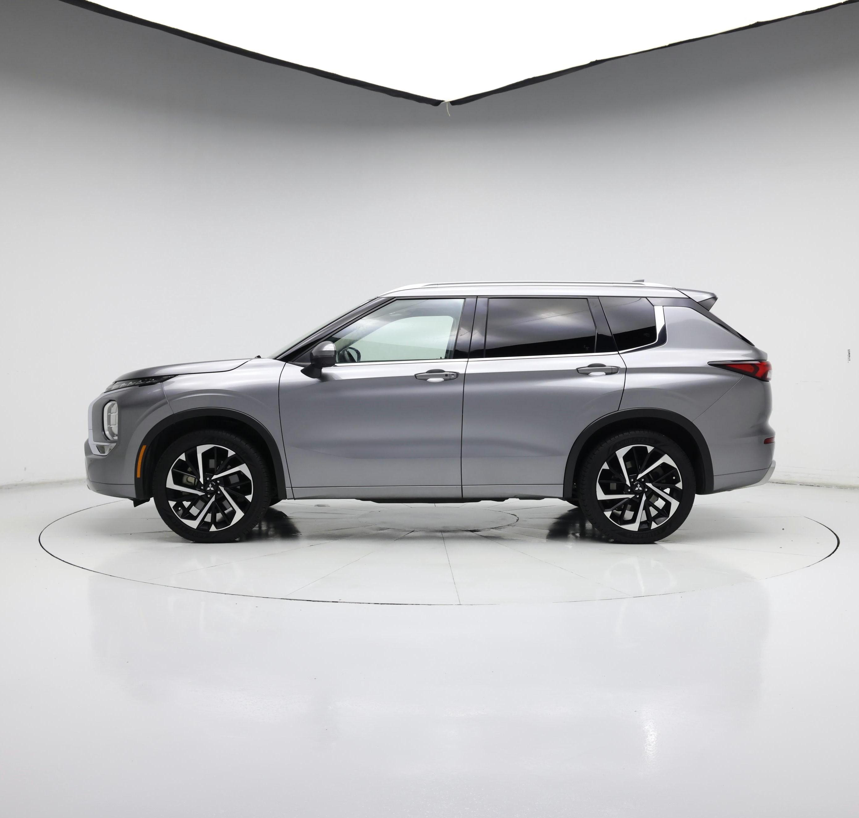 Thumbnail: 2022 Mitsubishi Outlander - 3