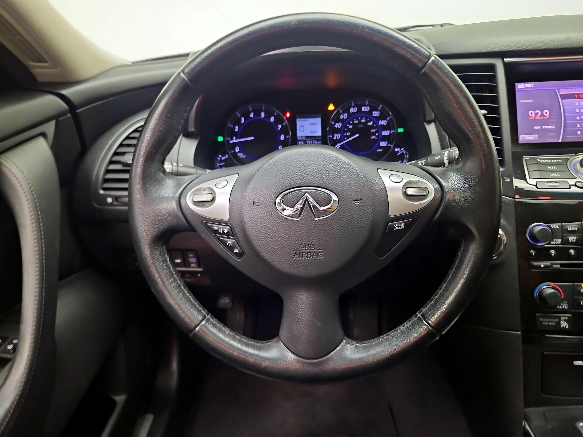 Thumbnail: 2017 INFINITI QX70 - 10