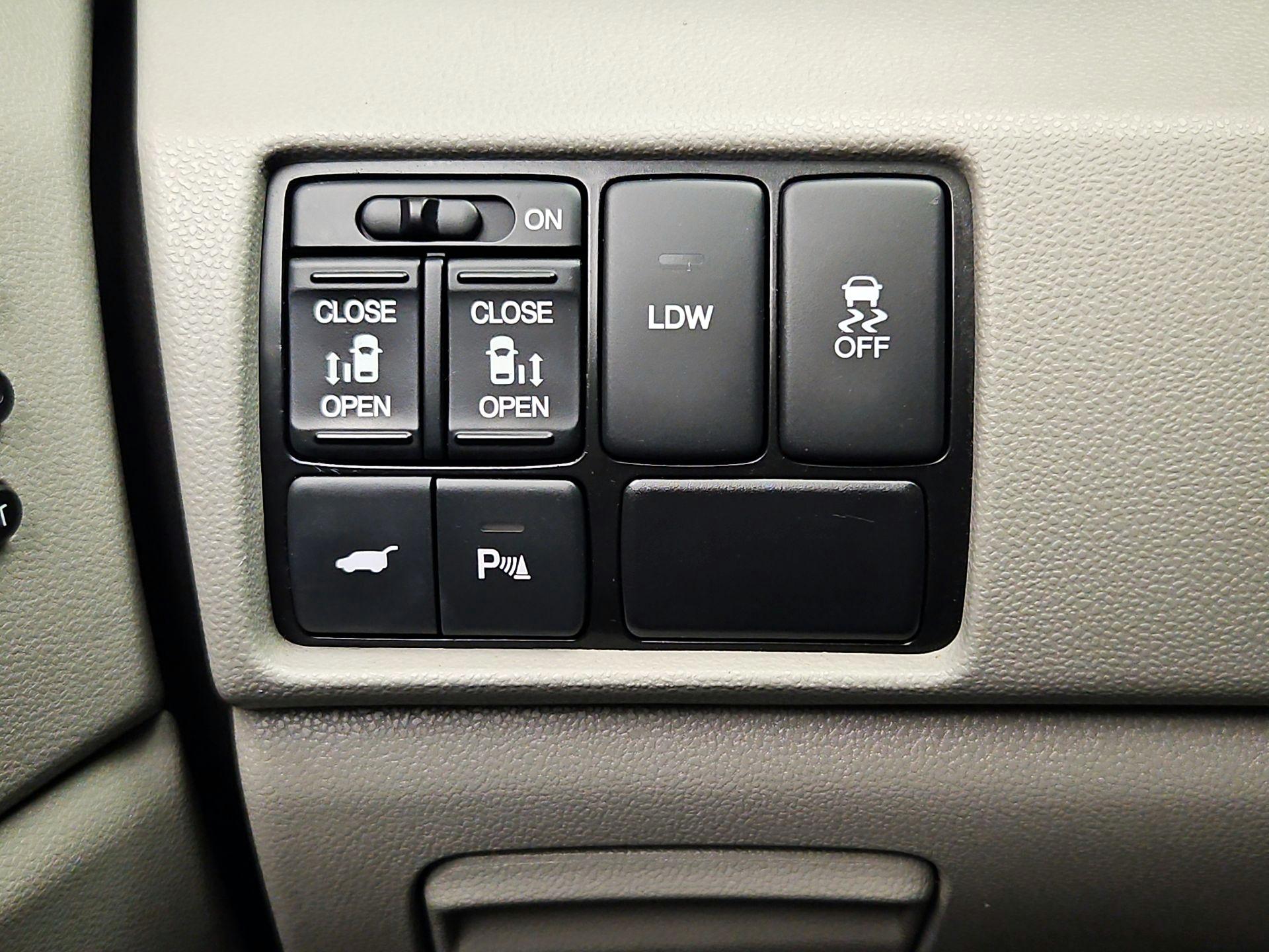 Thumbnail: 2016 Honda Odyssey - 13