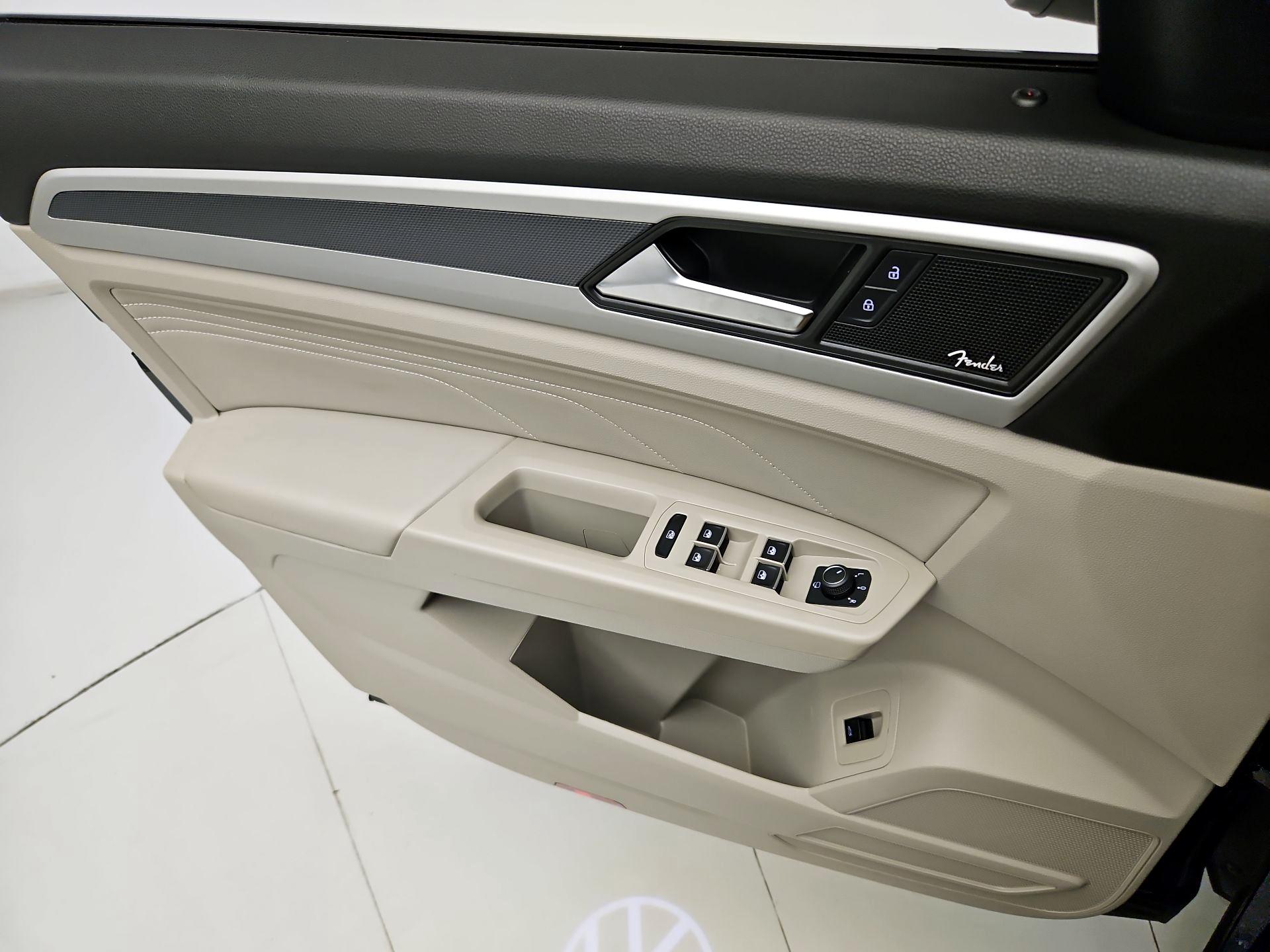 Thumbnail: 2022 Volkswagen Atlas - 12