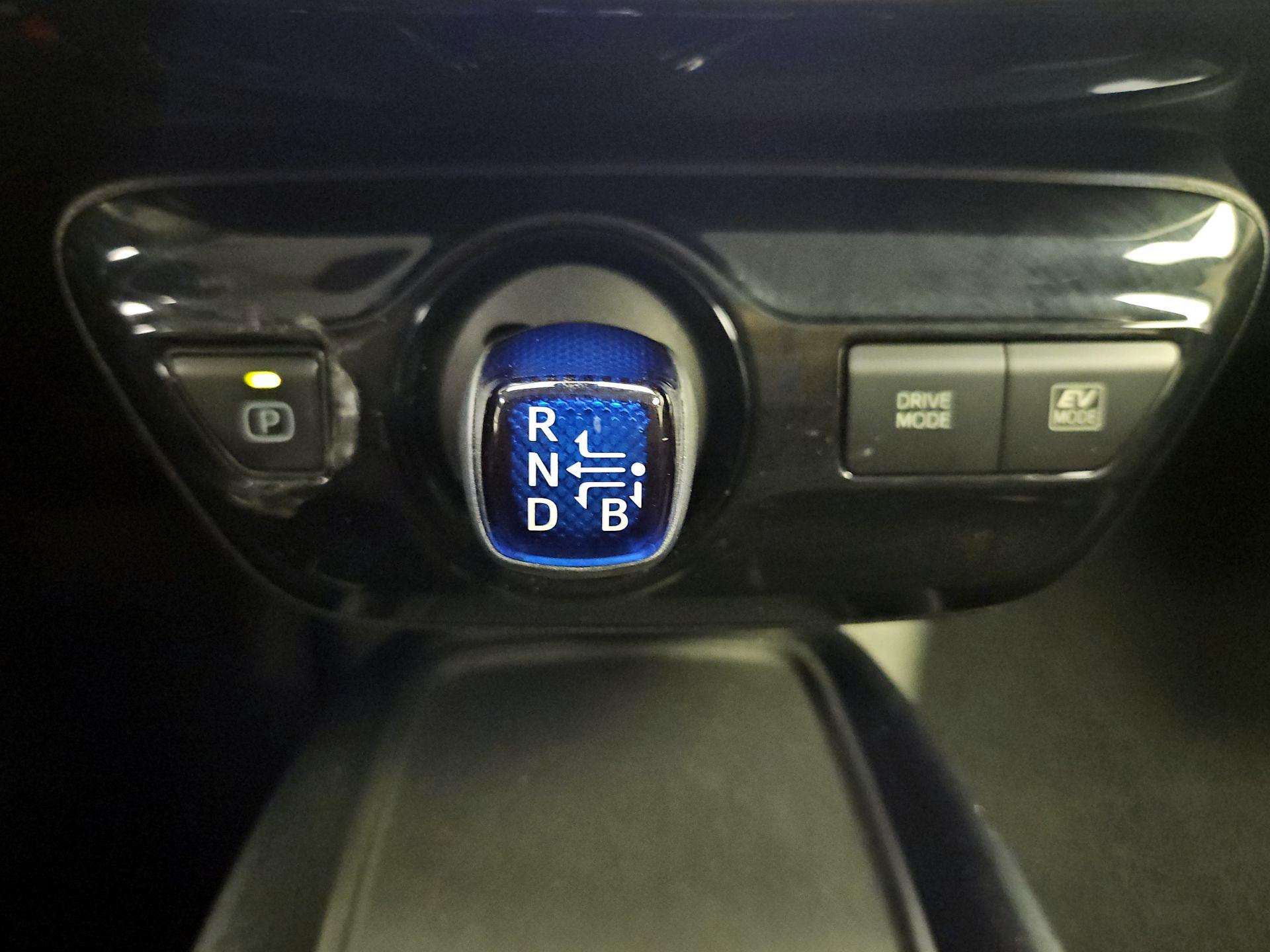 Thumbnail: 2022 Toyota Prius - 17